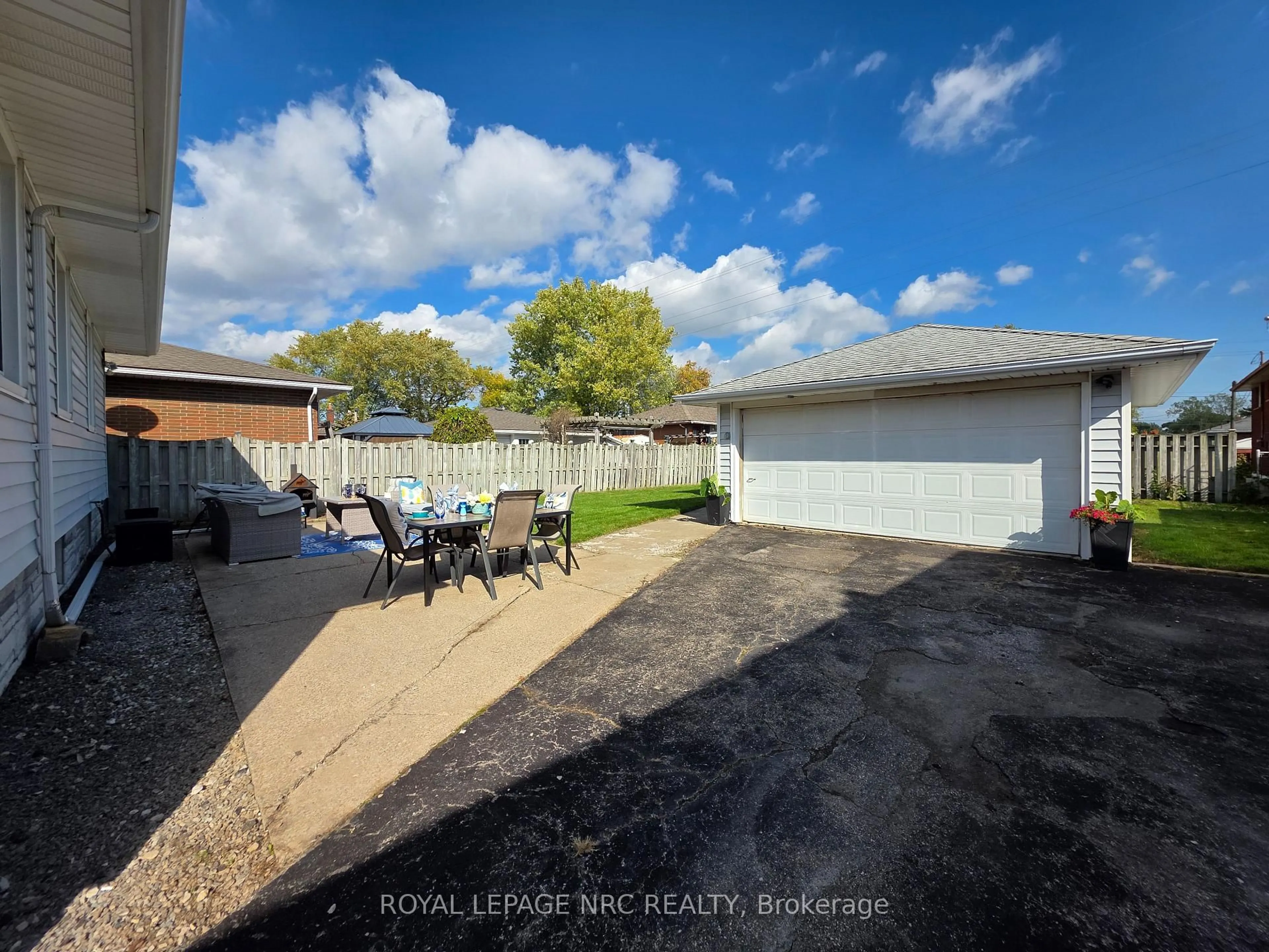 A pic from outside/outdoor area/front of a property/back of a property/a pic from drone, water/lake/river/ocean view for 141 Mercury Ave, Port Colborne Ontario L3K 2C8