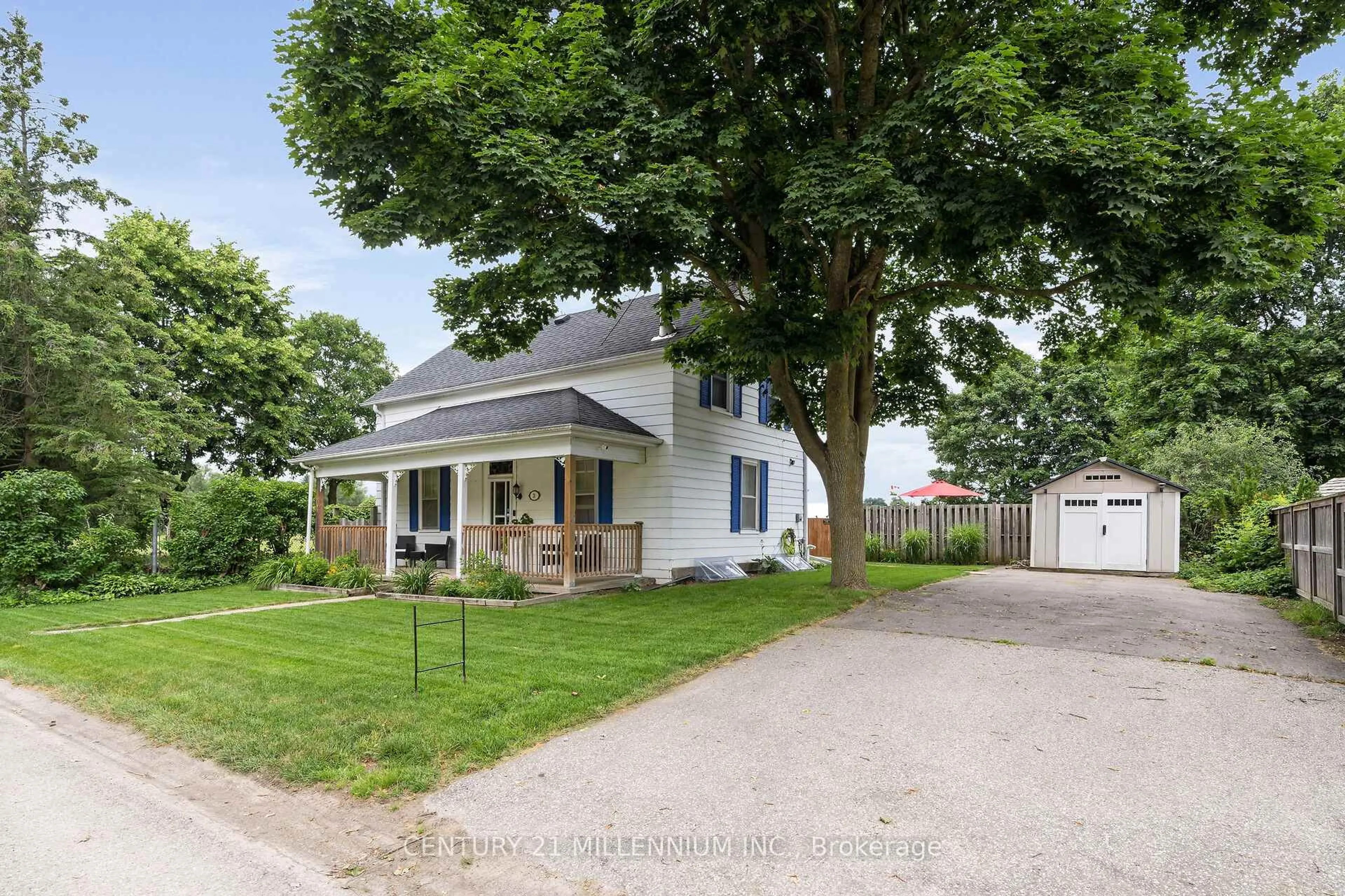 A pic from outside/outdoor area/front of a property/back of a property/a pic from drone, street for 3 Centre St, Erin Ontario N0B 1T0