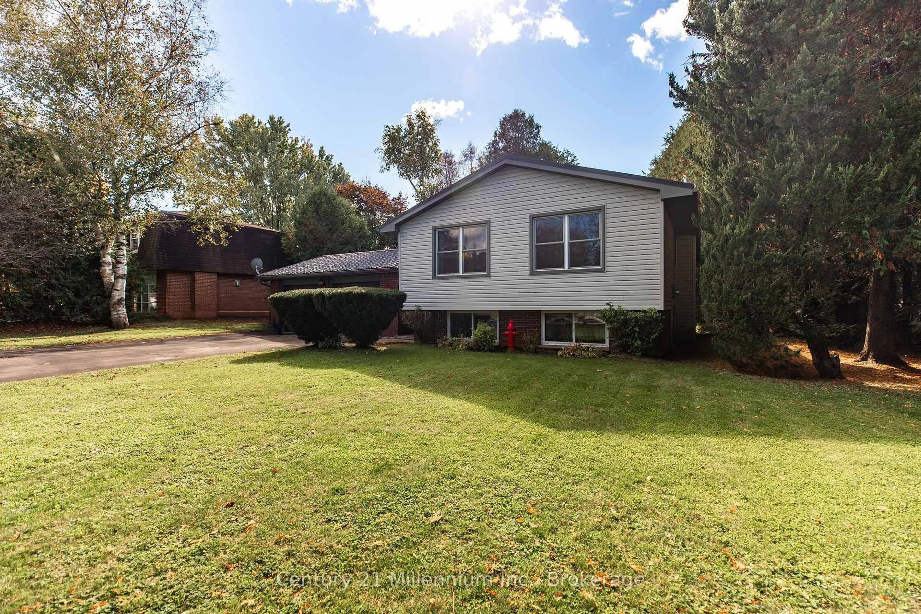 Home with vinyl exterior material, street for 104 Glenwood Pl, West Grey Ontario N0C 1H0