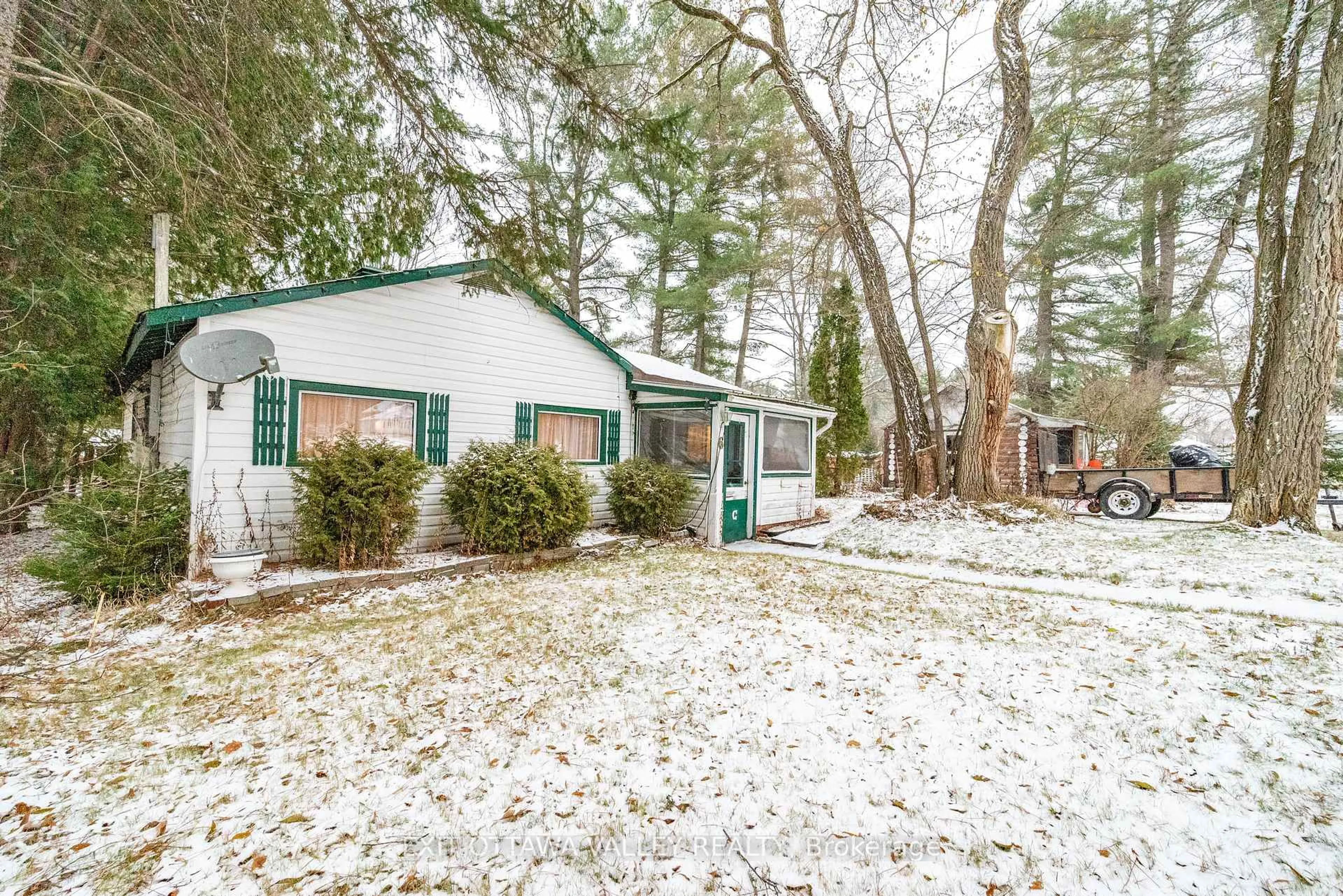 Home with vinyl exterior material, street for 6 Ottawa St, Deep River Ontario K0J 1P0