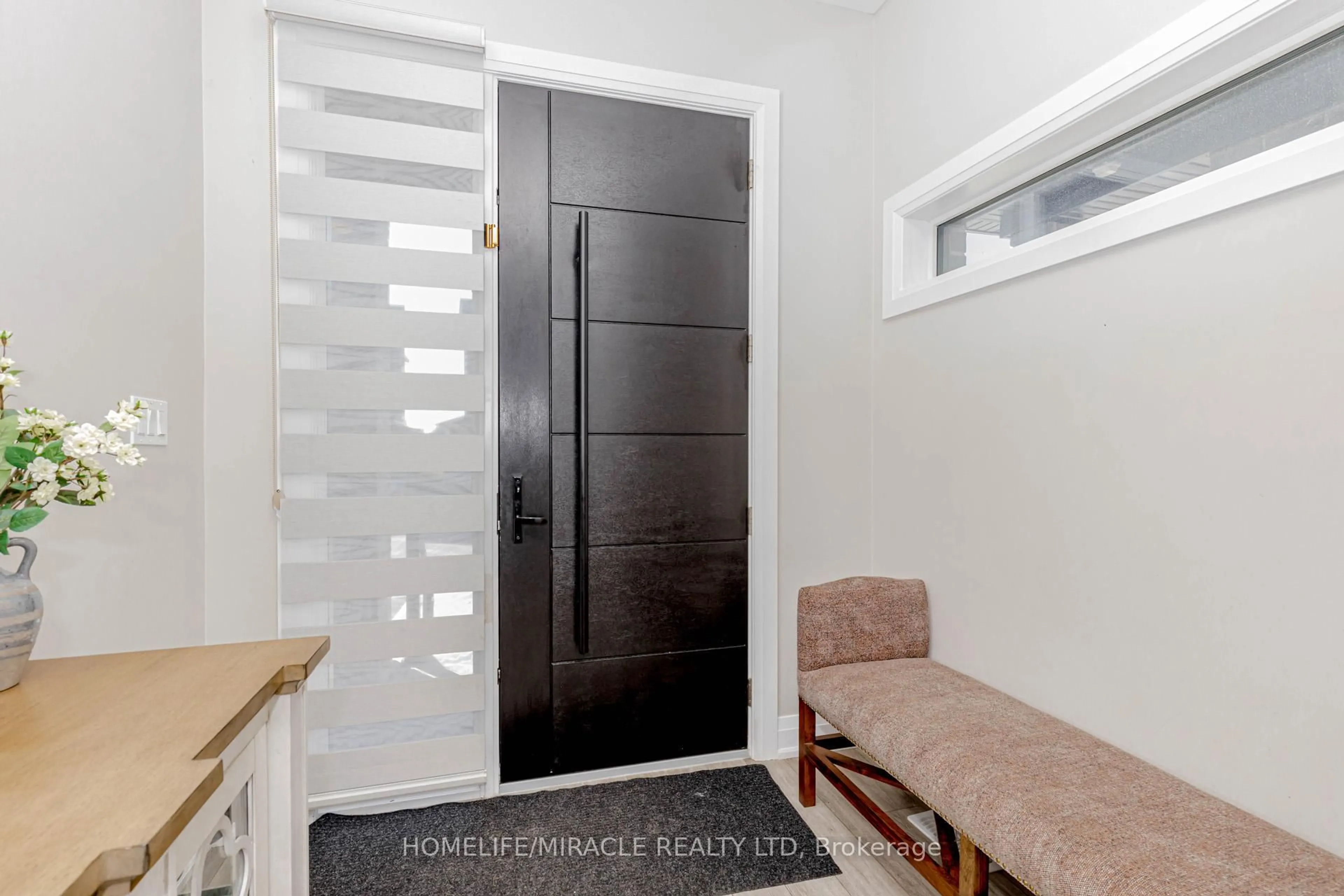 Indoor entryway for 115 Monarch Woods Dr, Kitchener Ontario N2P 0K2