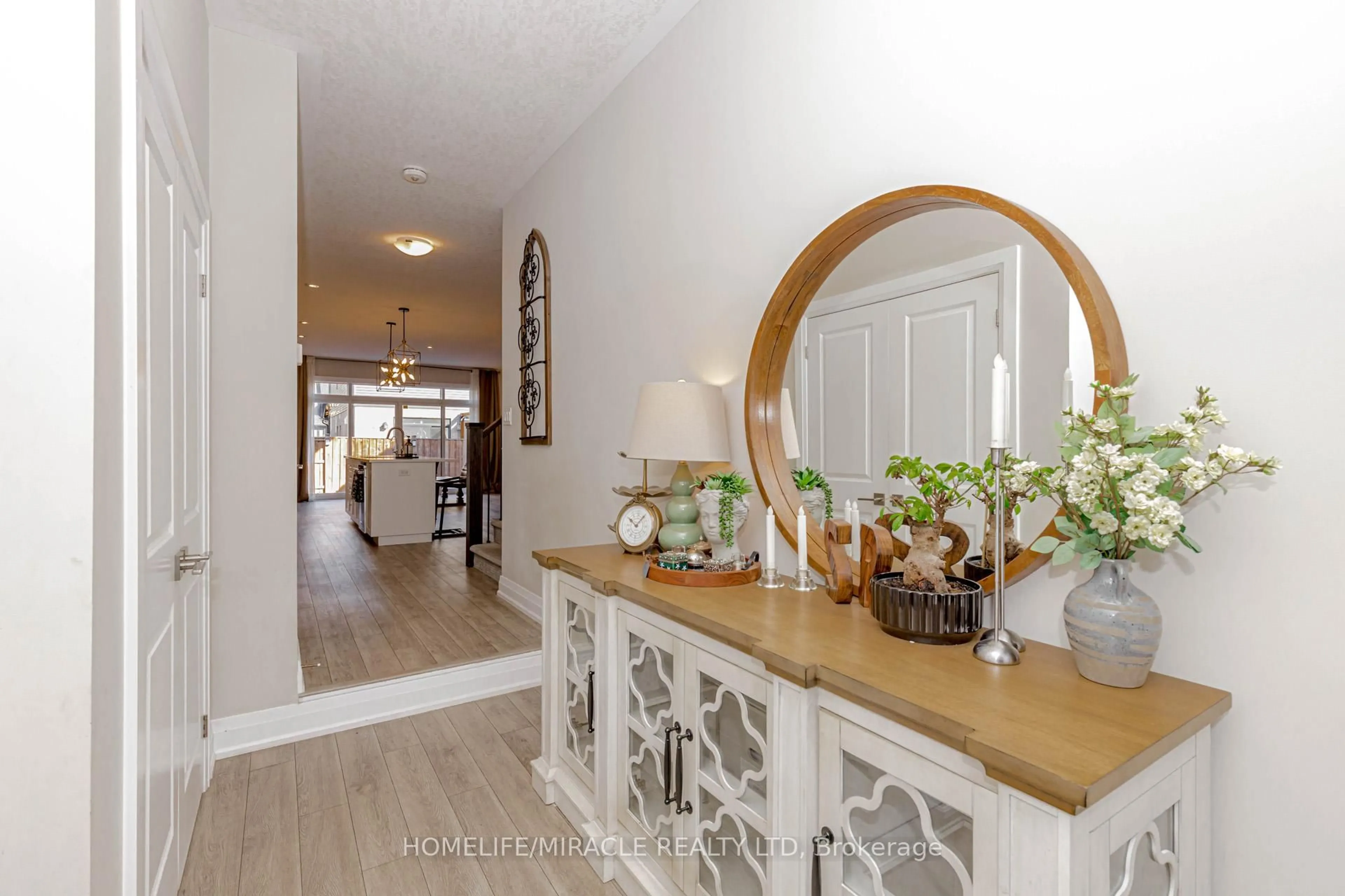 Indoor entryway for 115 Monarch Woods Dr, Kitchener Ontario N2P 0K2