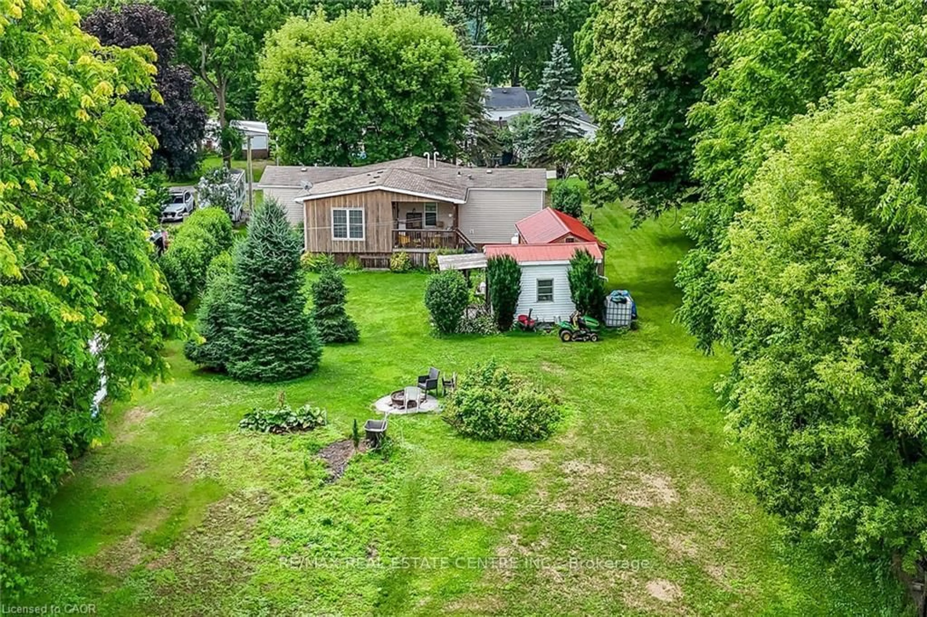 A pic from outside/outdoor area/front of a property/back of a property/a pic from drone, unknown for 29 Courish Lane, Haldimand Ontario N0A 1E0