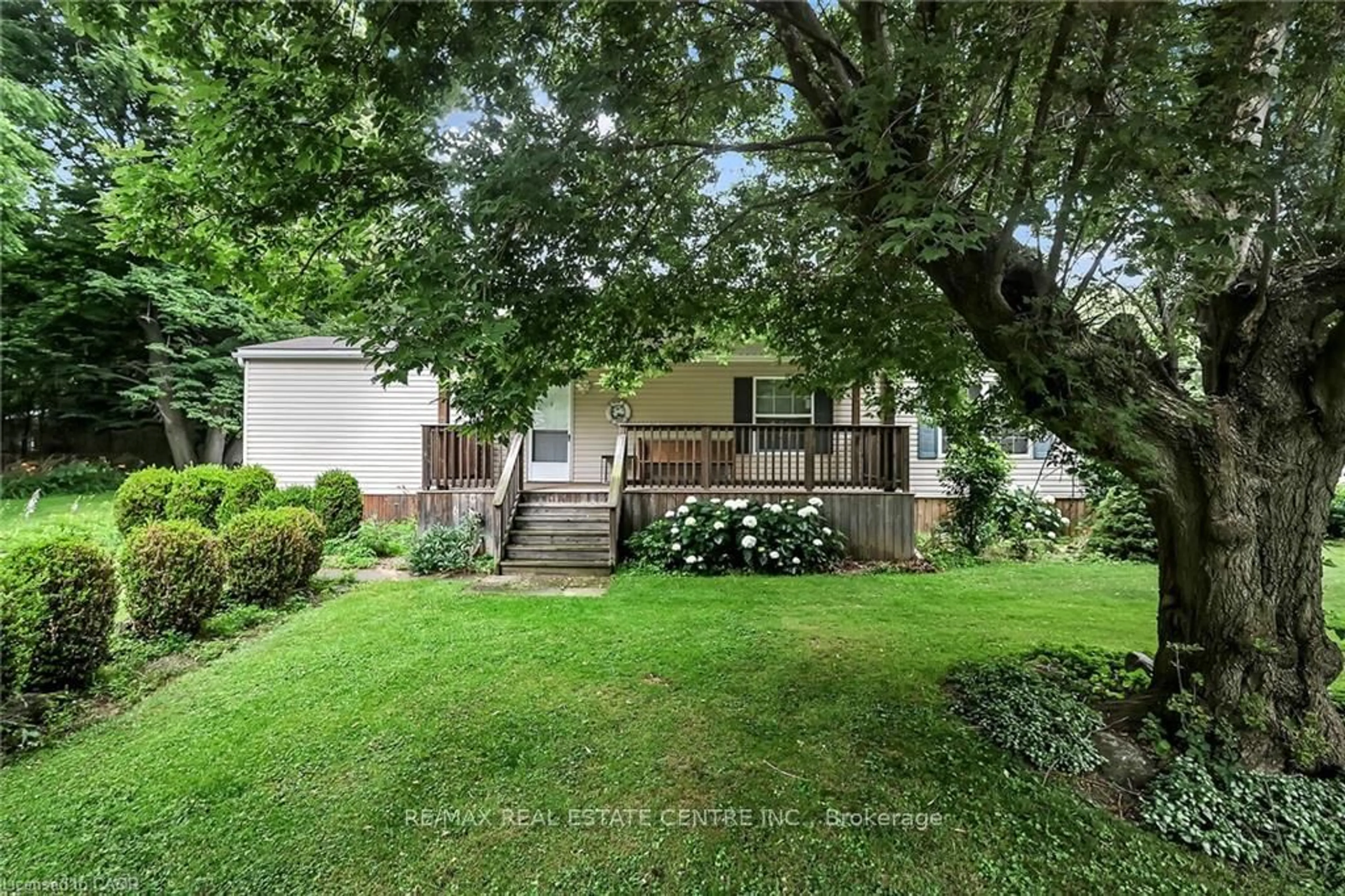 A pic from outside/outdoor area/front of a property/back of a property/a pic from drone, street for 29 Courish Lane, Haldimand Ontario N0A 1E0