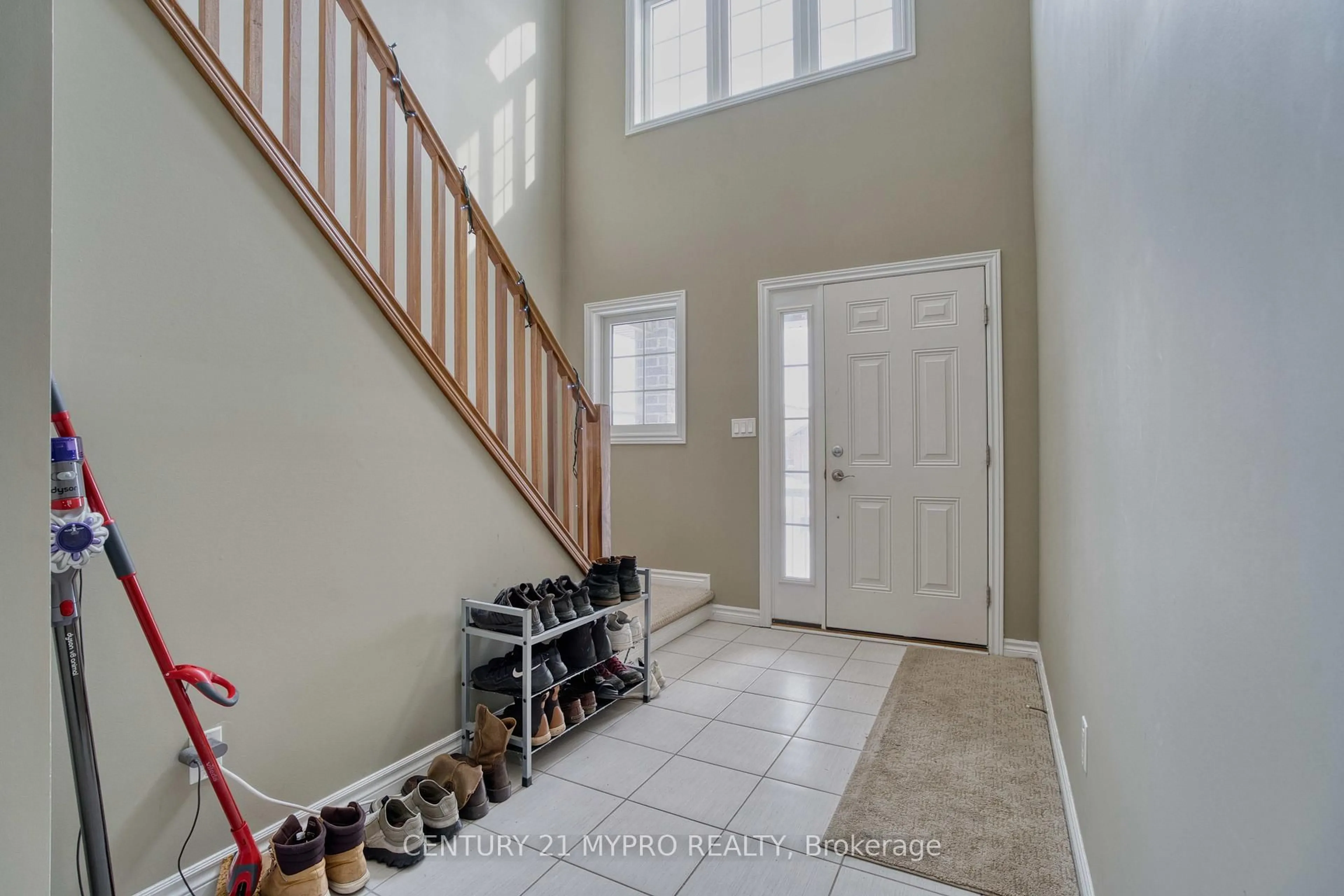 Indoor entryway for 1114 Oakcrossing Rd, London North Ontario N6H 0E9