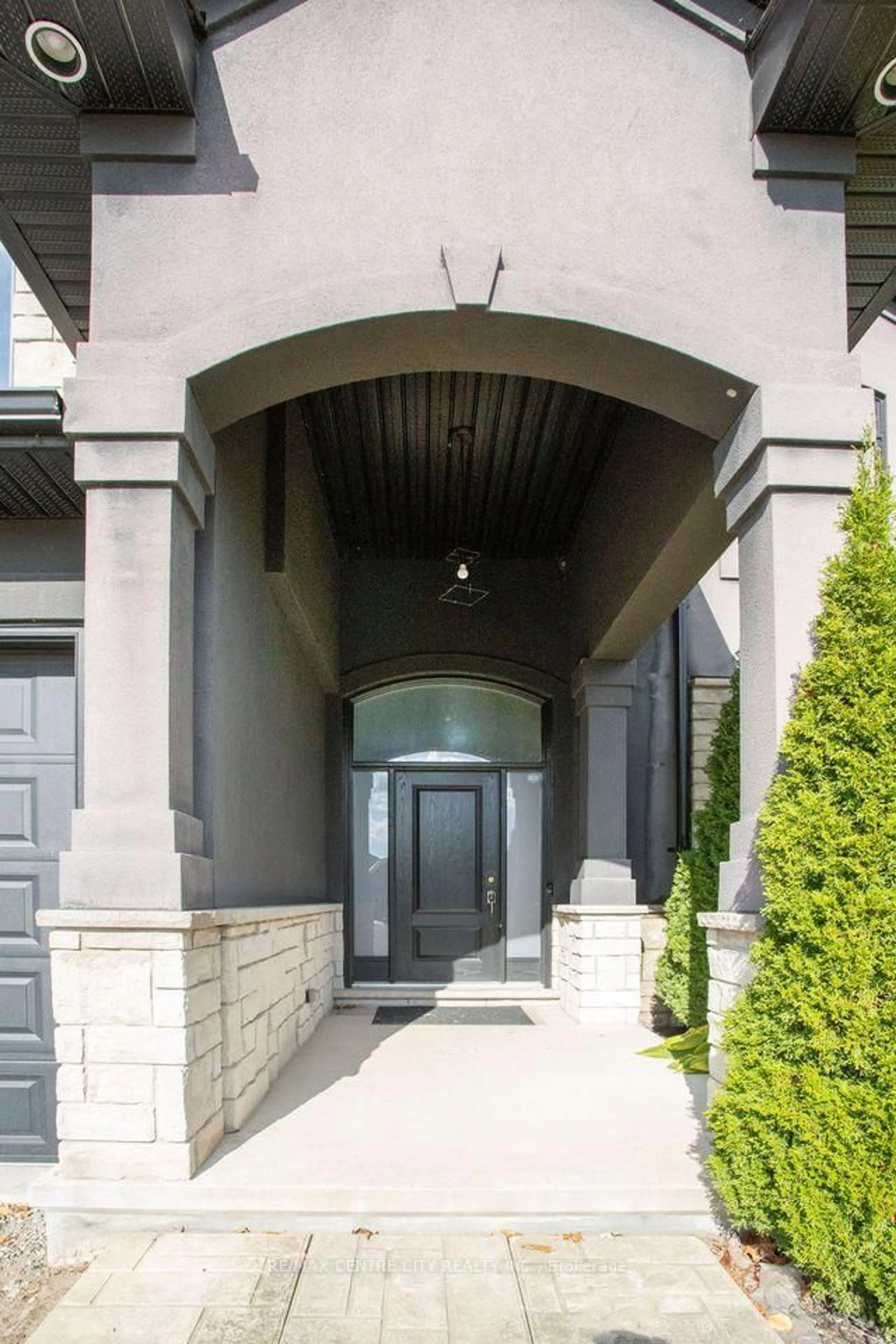 Indoor entryway for 7 Turnberry Crt, St. Thomas Ontario N5R 0G2