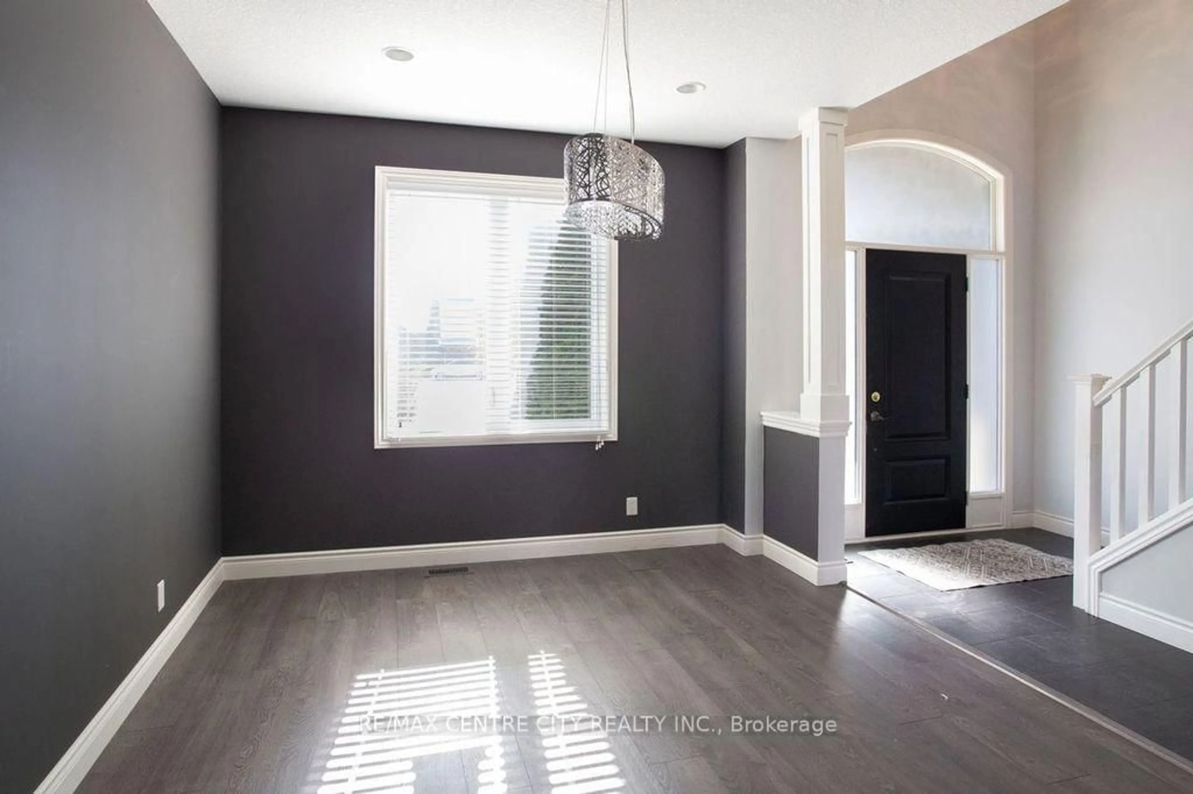 Indoor entryway for 7 Turnberry Crt, St. Thomas Ontario N5R 0G2
