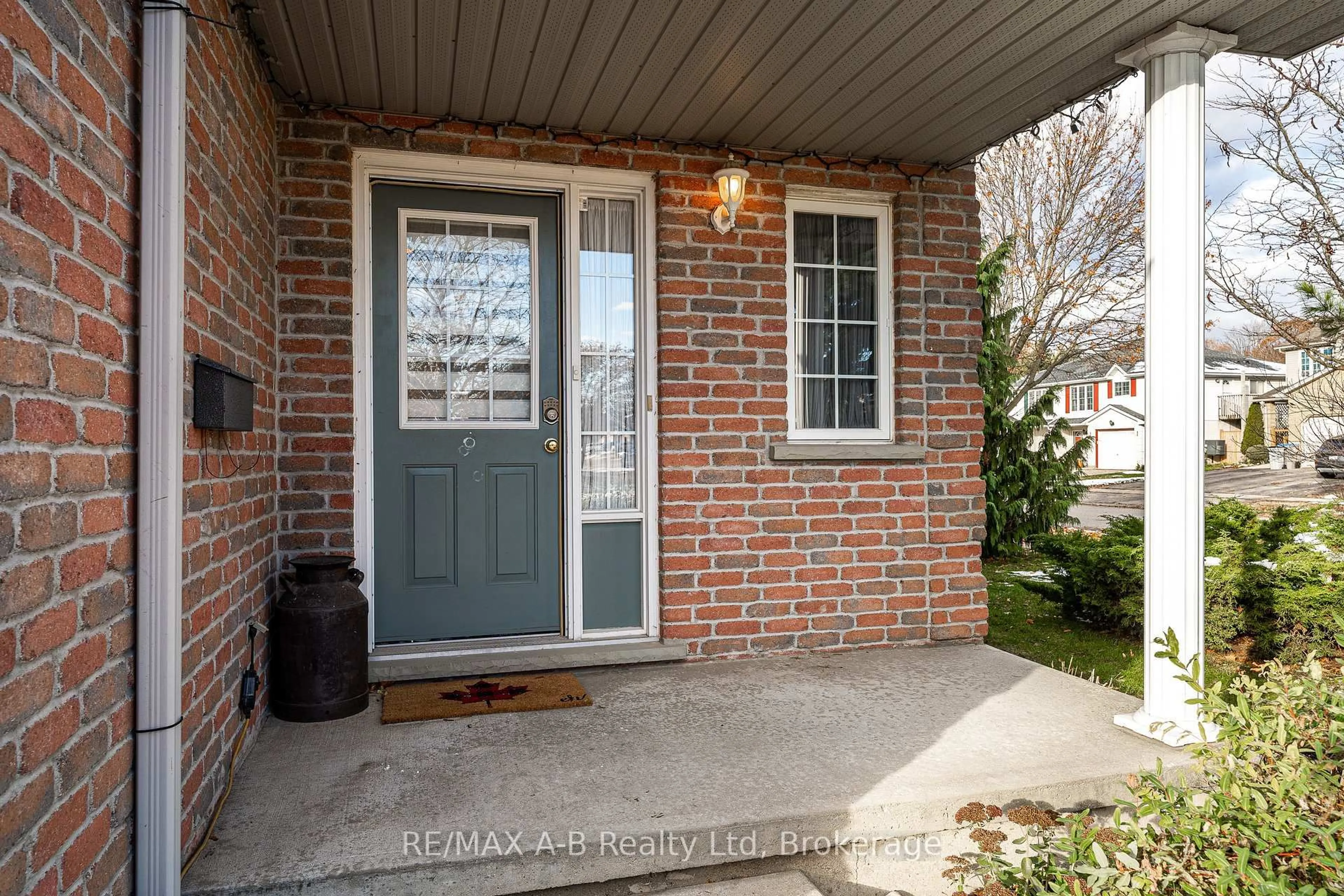 Indoor entryway for 86 Parkhaven Cres, St. Marys Ontario N4X 1E7