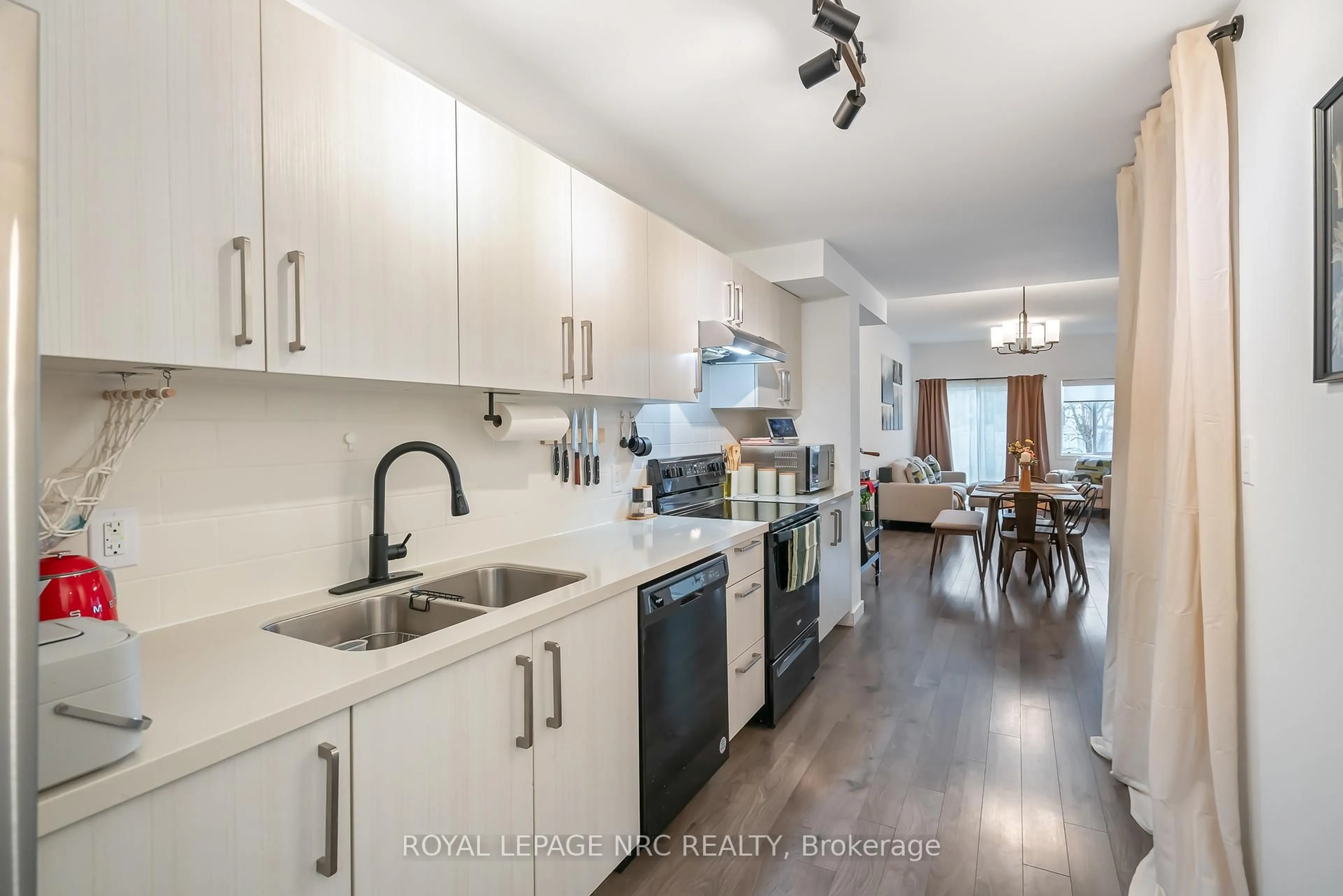 Open concept kitchen, unknown for 305 CHAFFEY St, Welland Ontario L3B 0K5