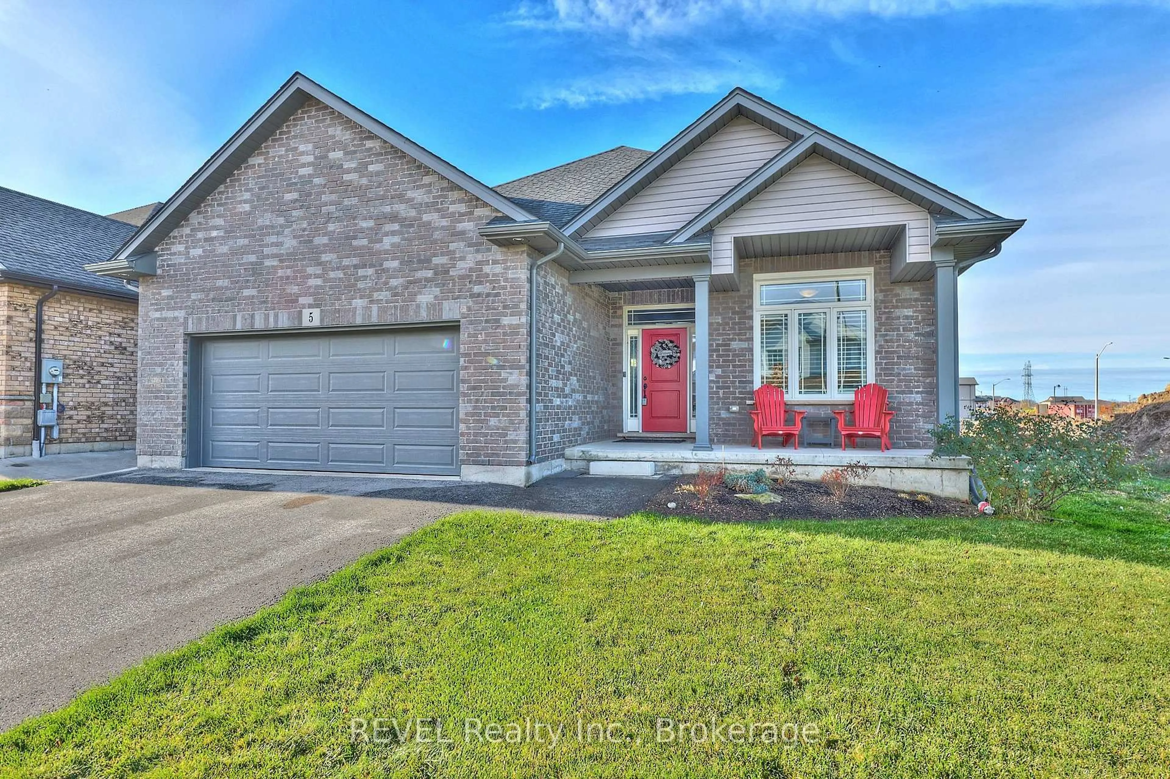 Home with brick exterior material, street for 5 Cinnamon St, Thorold Ontario L2V 0H5