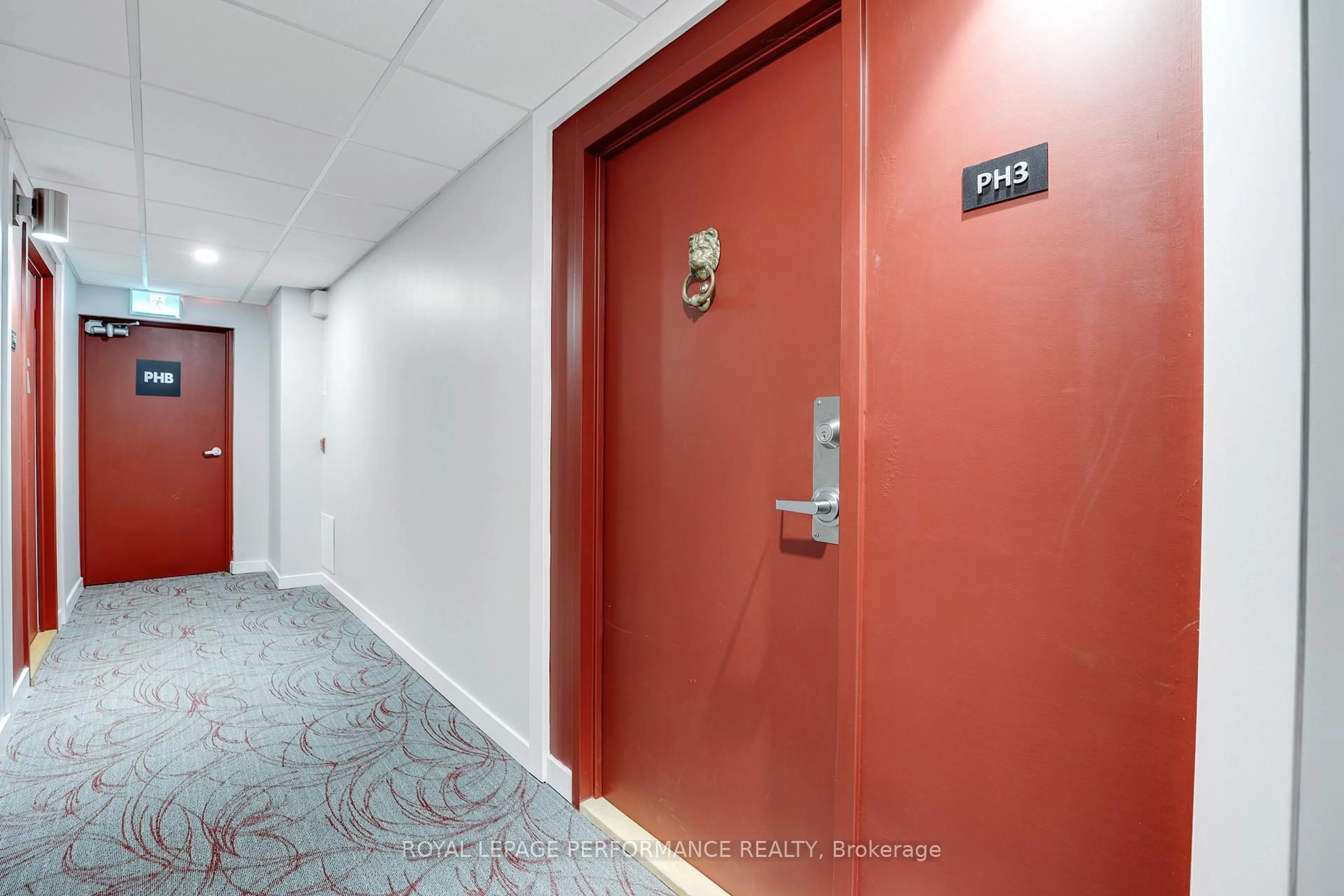 Indoor foyer for 370 Dominion Ave #PH3, Ottawa Ontario K2A 3X4