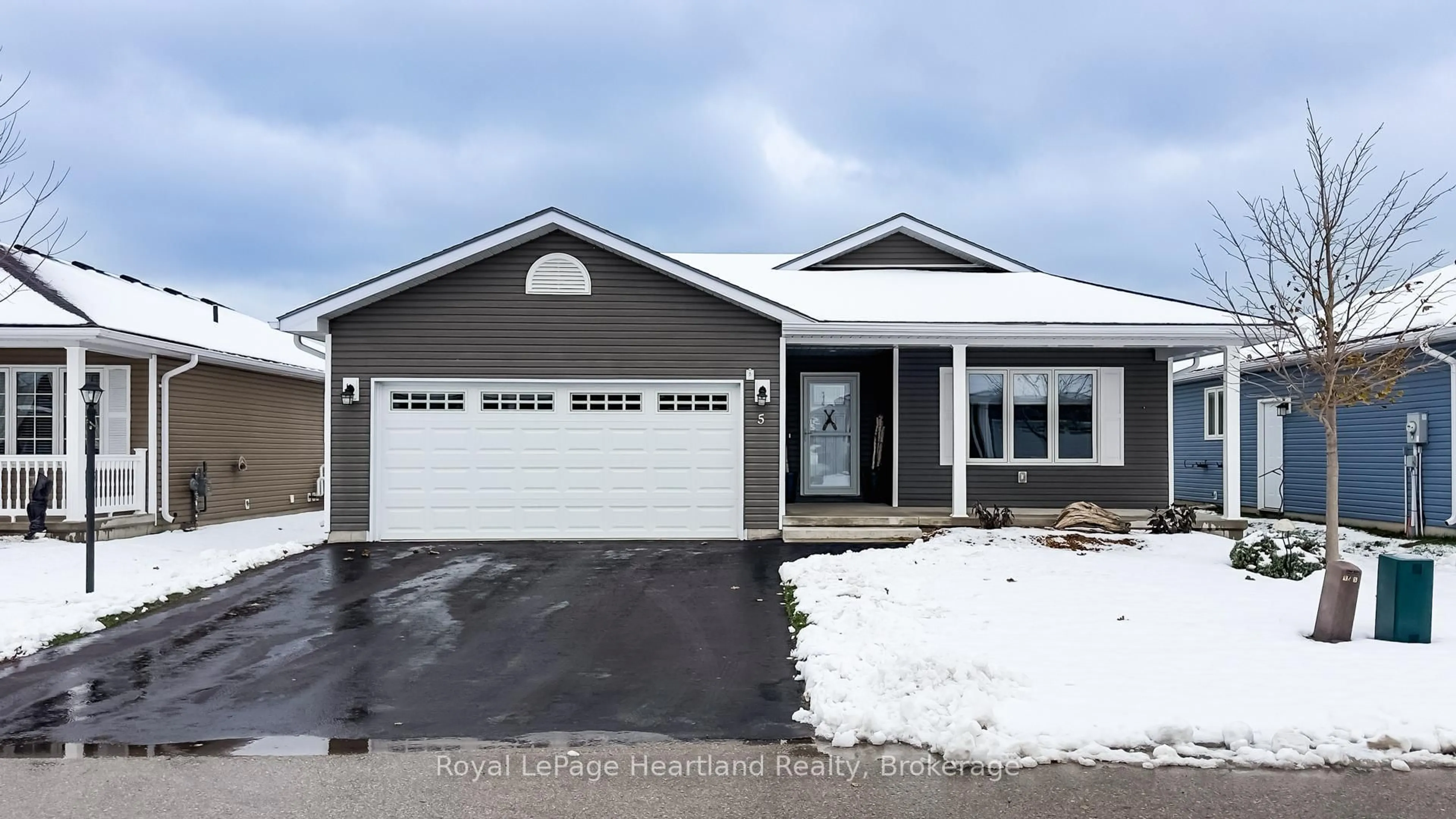 Home with vinyl exterior material, street for 5 WINDWARD Way, Ashfield-Colborne-Wawanosh Ontario N7A 0B2