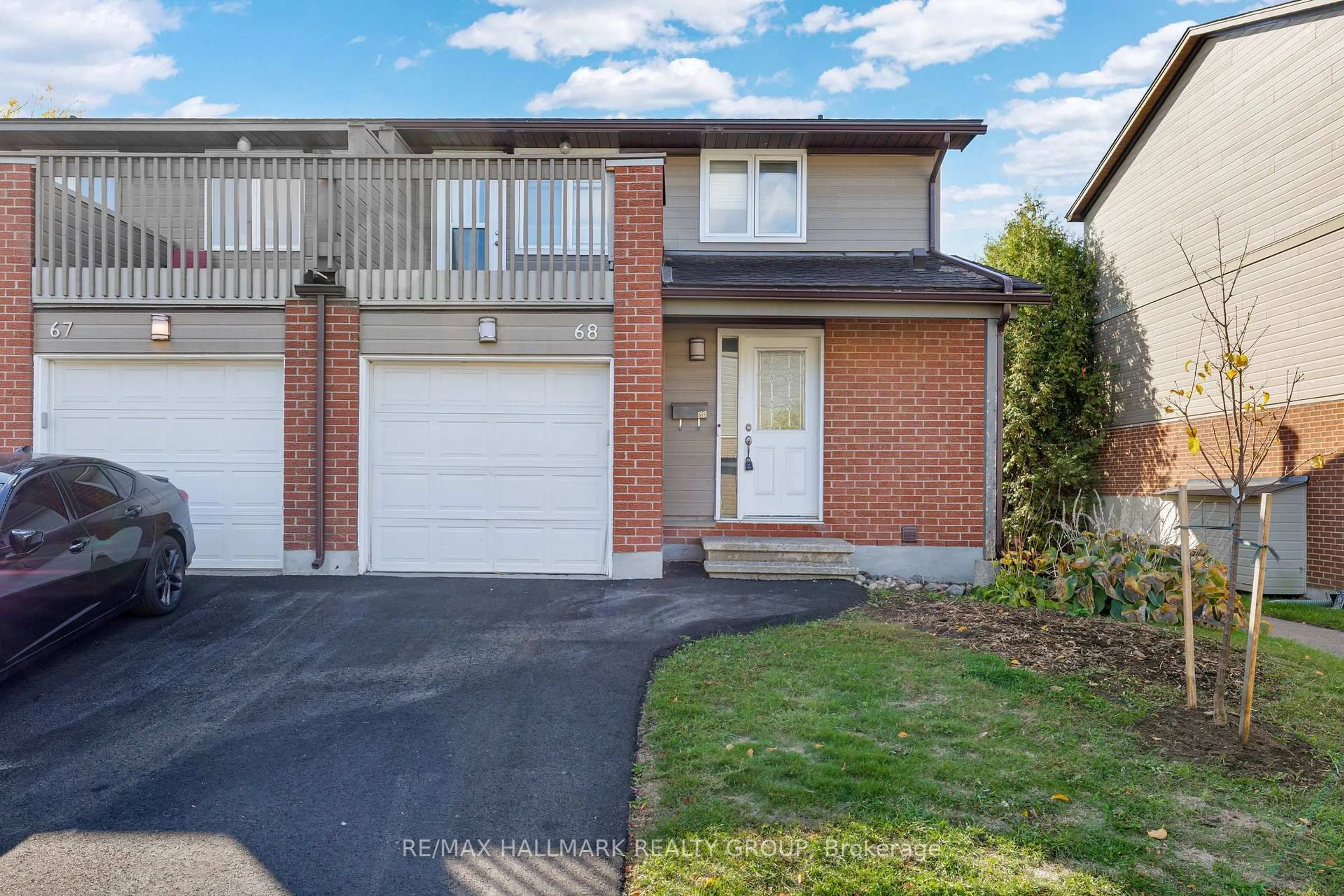 A pic from outside/outdoor area/front of a property/back of a property/a pic from drone, street for 3205 Uplands Dr #68, Ottawa Ontario K1V 9T4