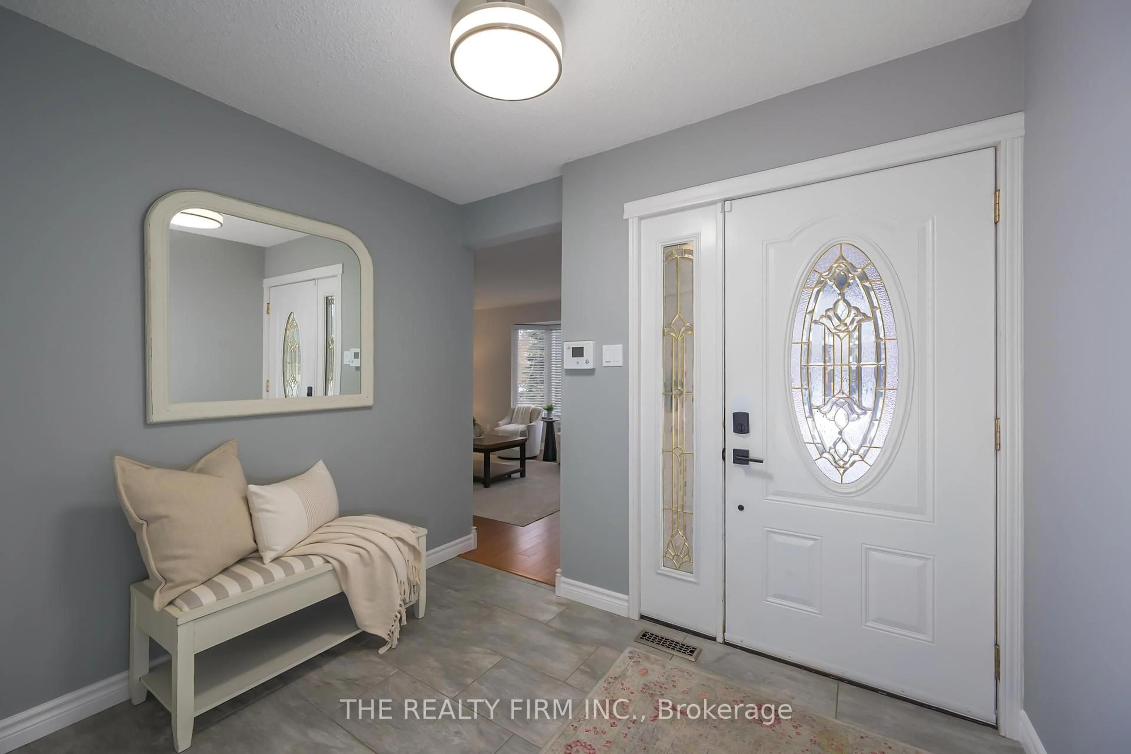 Indoor entryway for 82 Glenview Cres, London North Ontario N5X 2P9