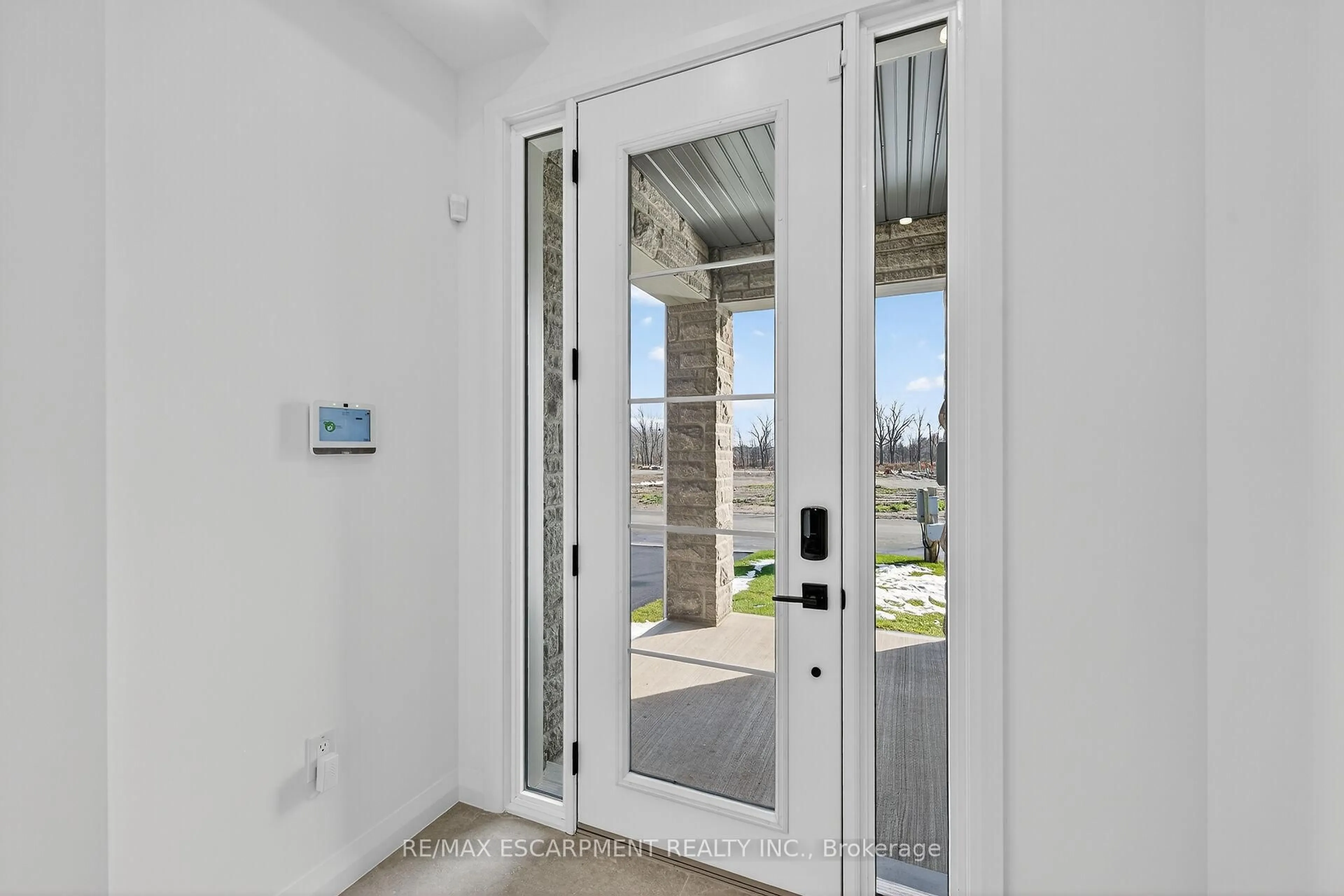 Indoor entryway for 16 Sagewood Dr, Hamilton Ontario L9B 0K7