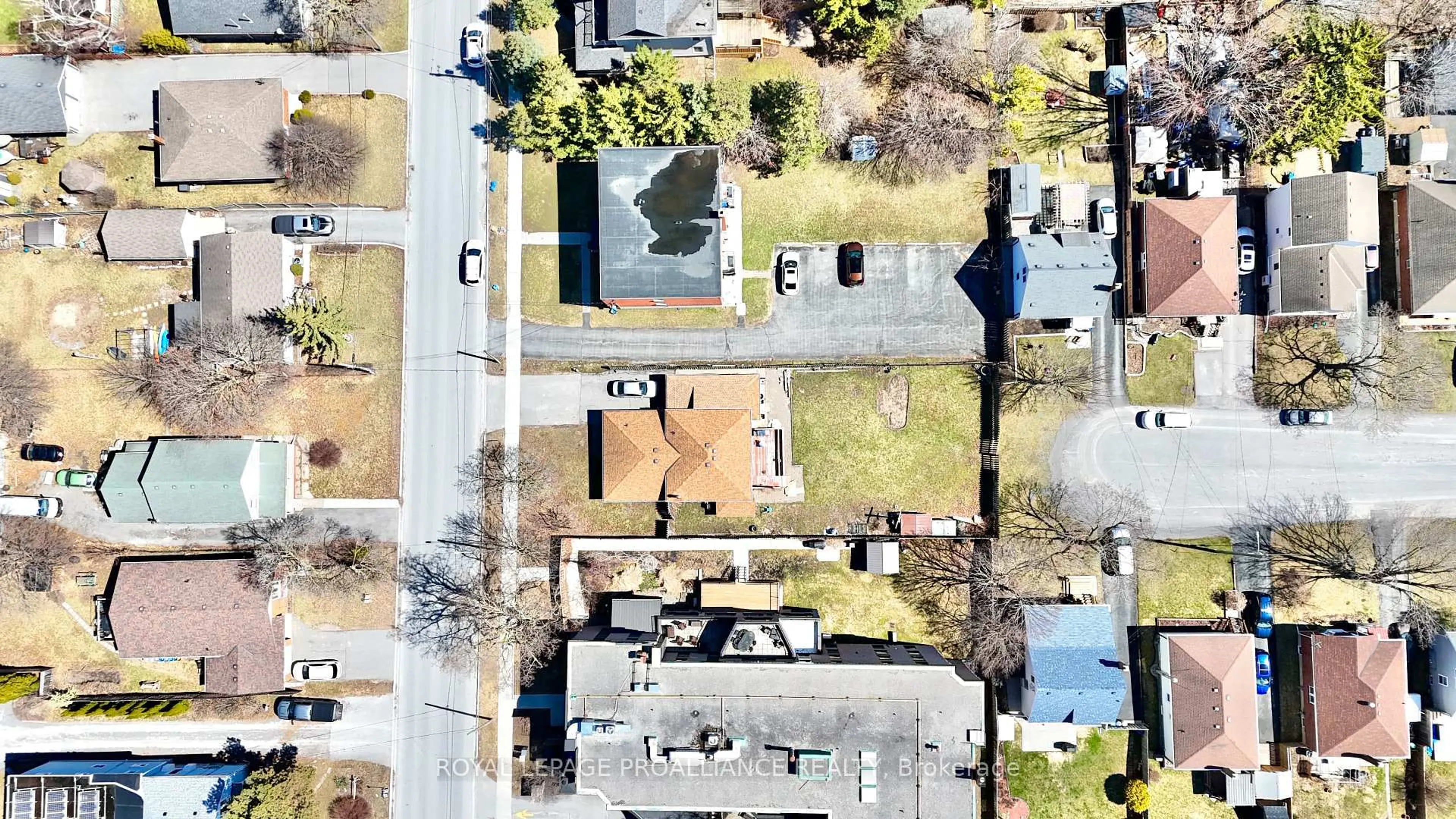A pic from outside/outdoor area/front of a property/back of a property/a pic from drone, street for 57 Donald St, Belleville Ontario K8P 2J2