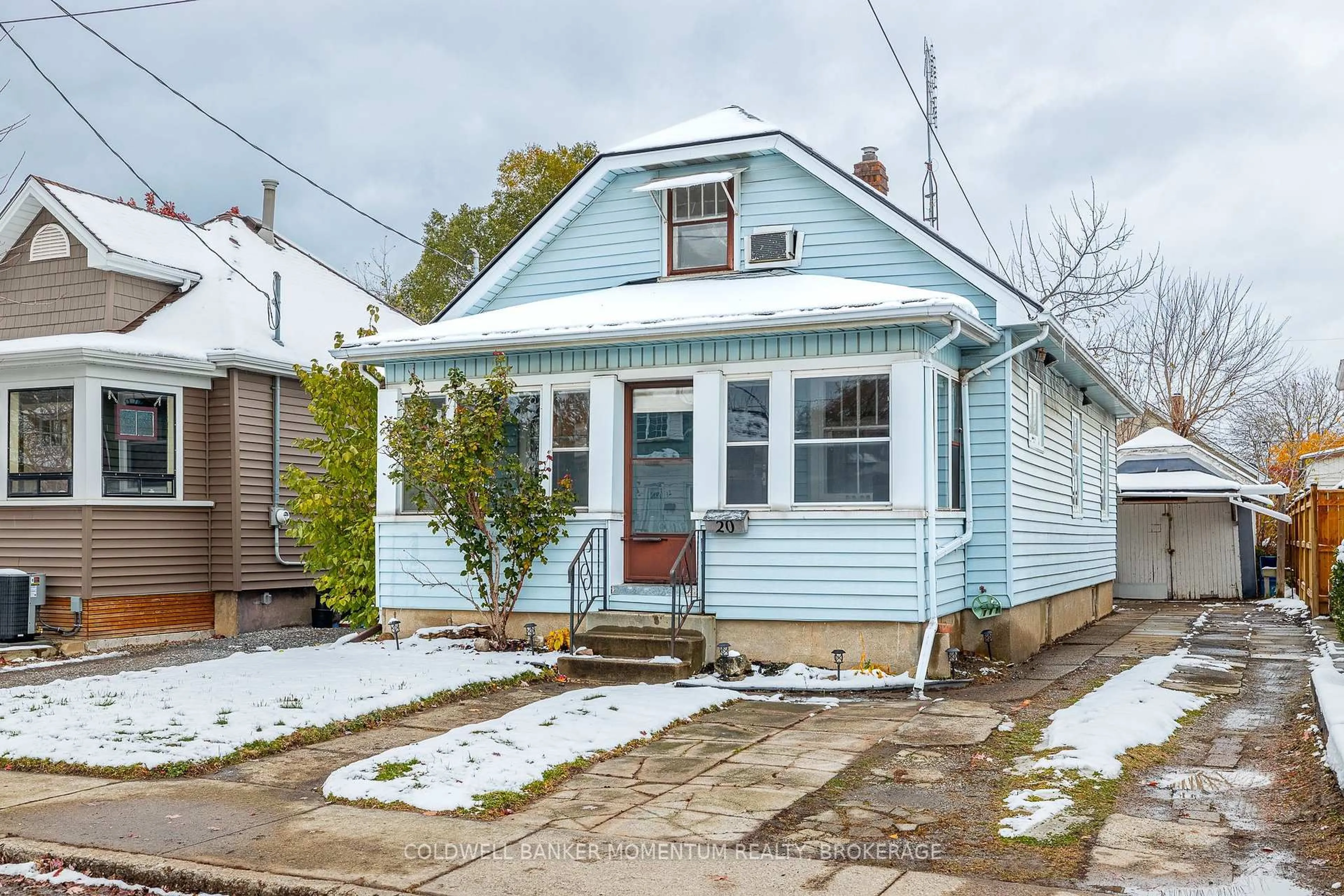 Home with vinyl exterior material, street for 20 Elberta St, St. Catharines Ontario L2M 5M5