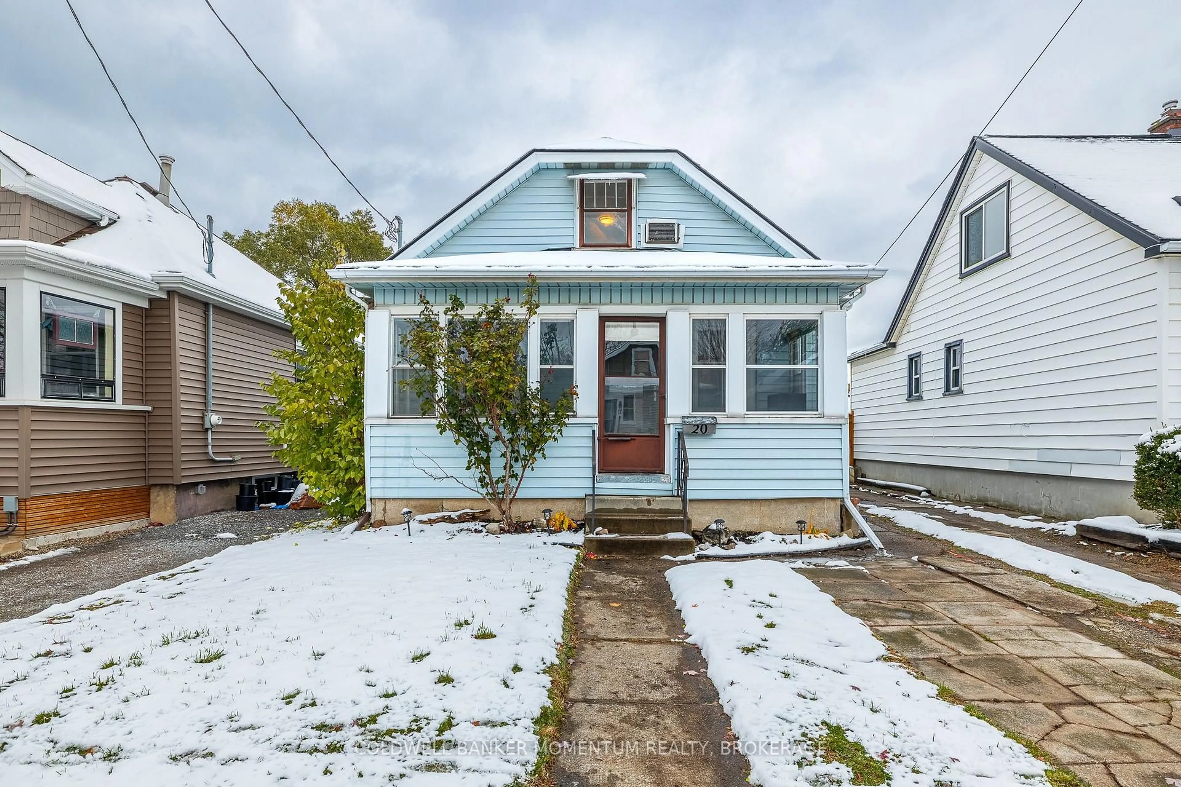 Home with vinyl exterior material, street for 20 Elberta St, St. Catharines Ontario L2M 5M5