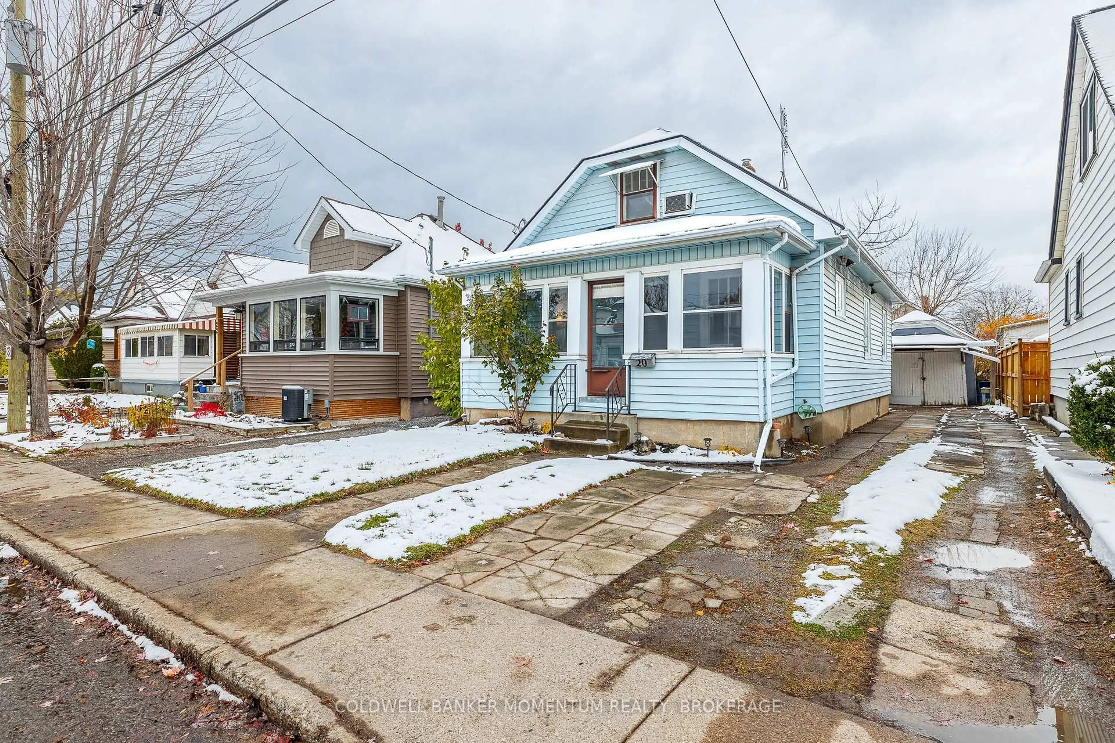 Home with vinyl exterior material, street for 20 Elberta St, St. Catharines Ontario L2M 5M5