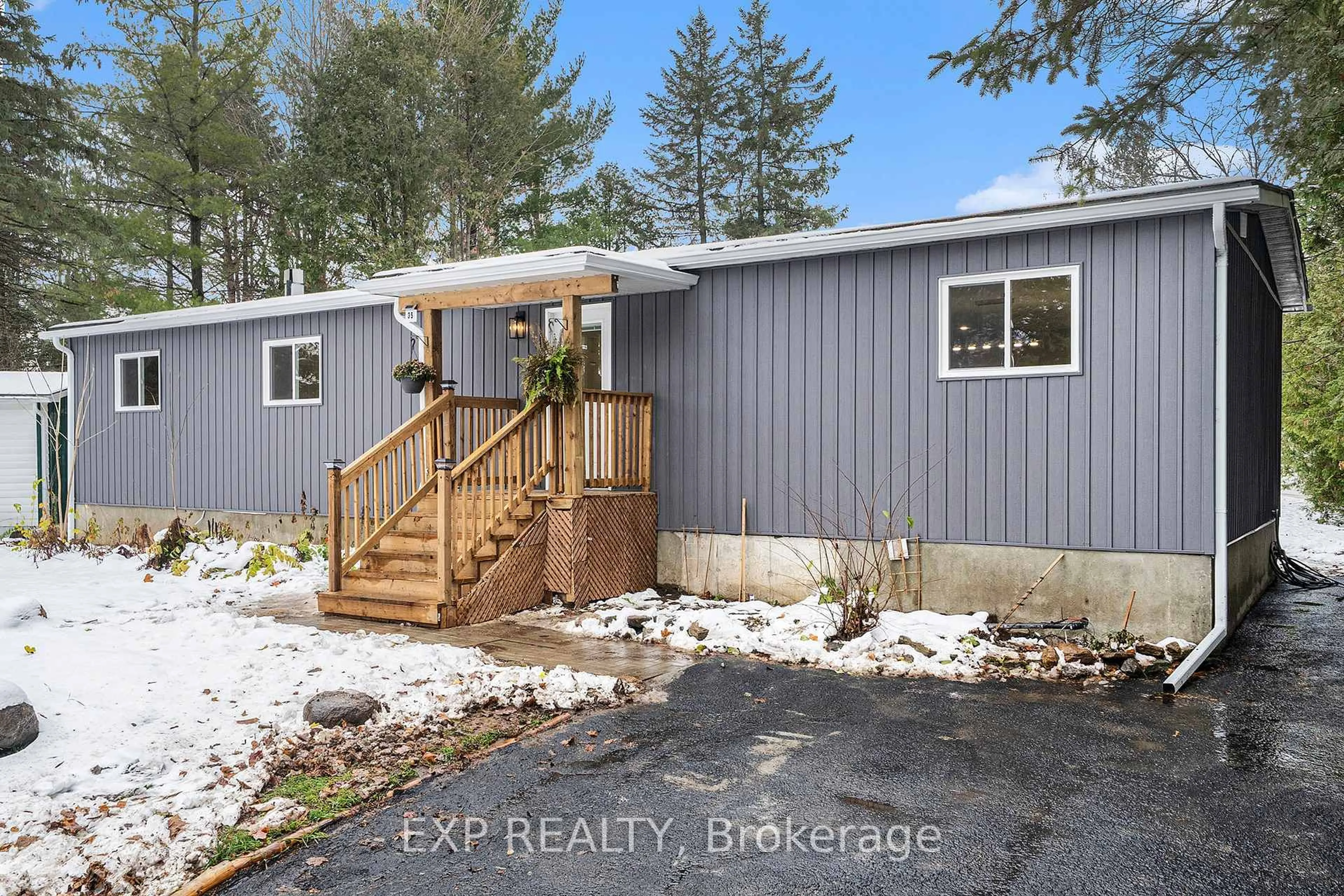 Unknown for 35 Lazy Nol Crt, Ottawa Ontario K2S 1T5