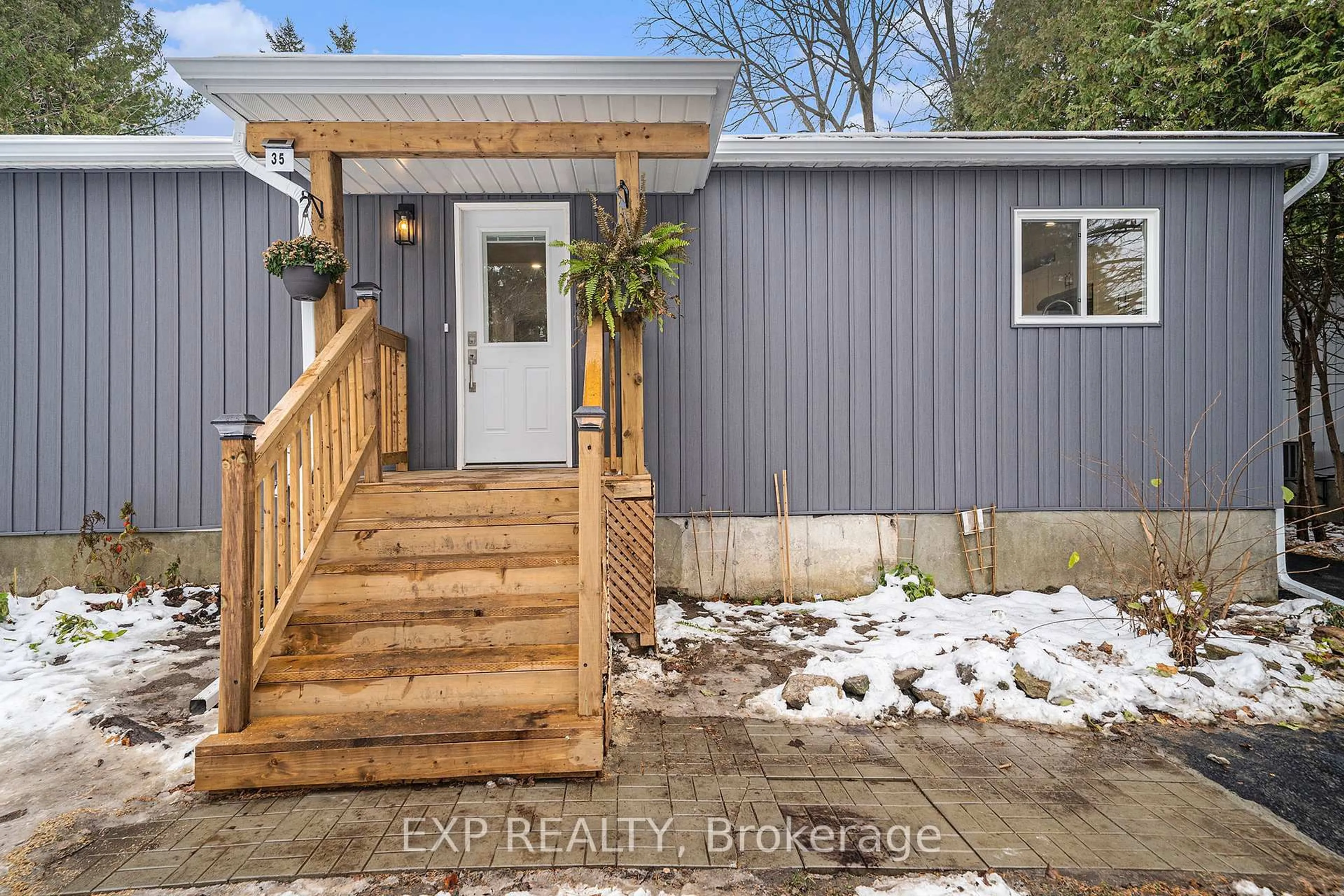 Indoor entryway for 35 Lazy Nol Crt, Ottawa Ontario K2S 1T5