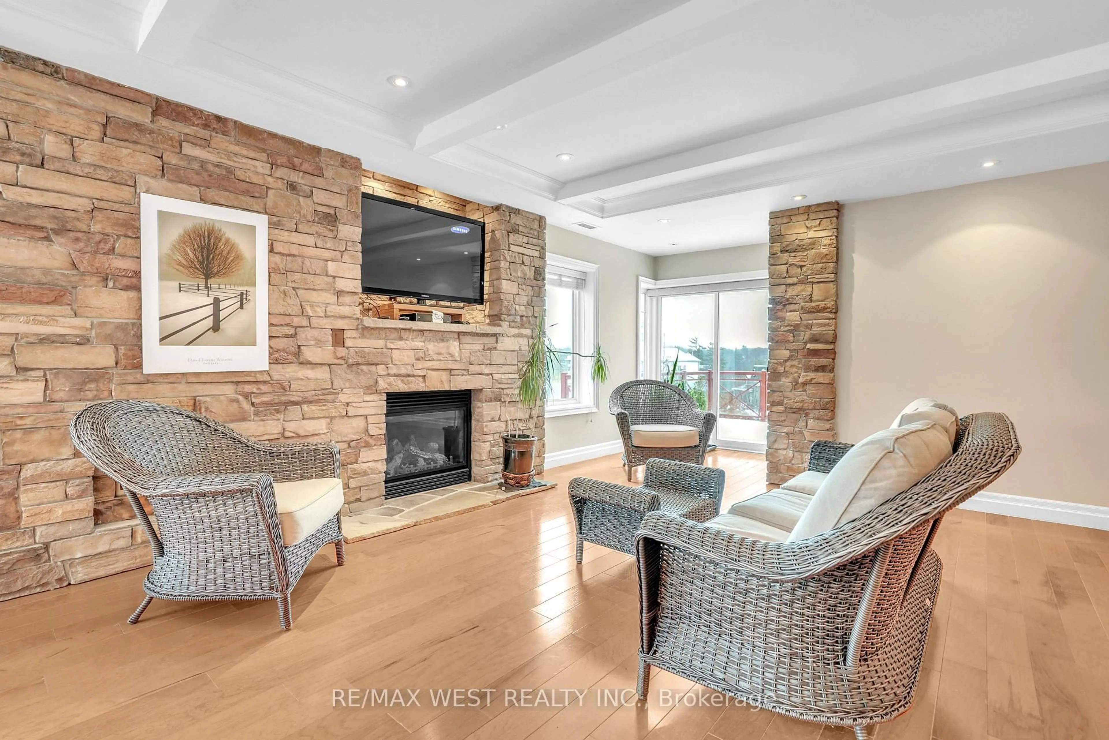 Living room with furniture, wood/laminate floor for 110 Steamship Bay Rd #502, Gravenhurst Ontario P1P 1Z9