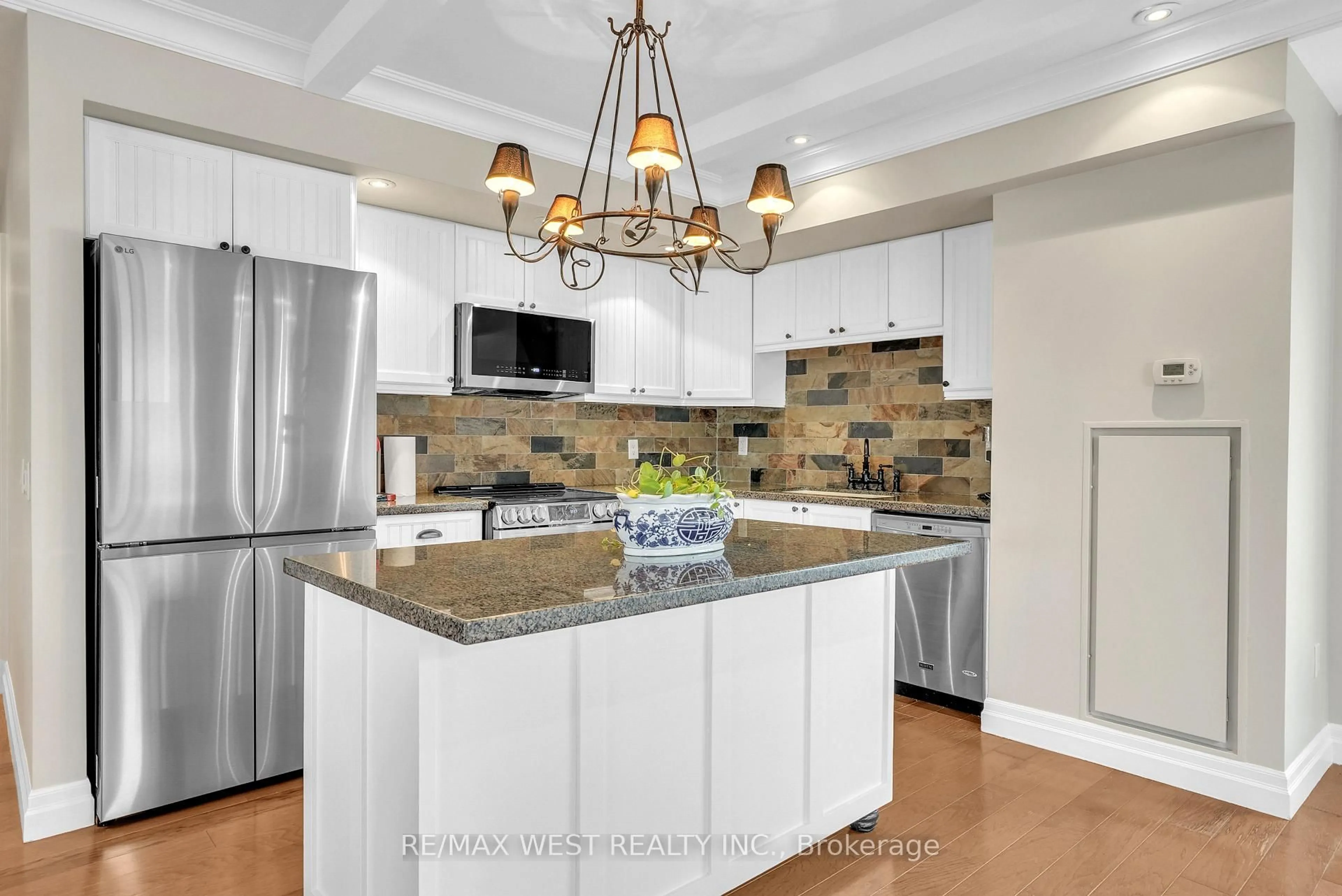 Open concept kitchen, ceramic/tile floor for 110 Steamship Bay Rd #502, Gravenhurst Ontario P1P 1Z9