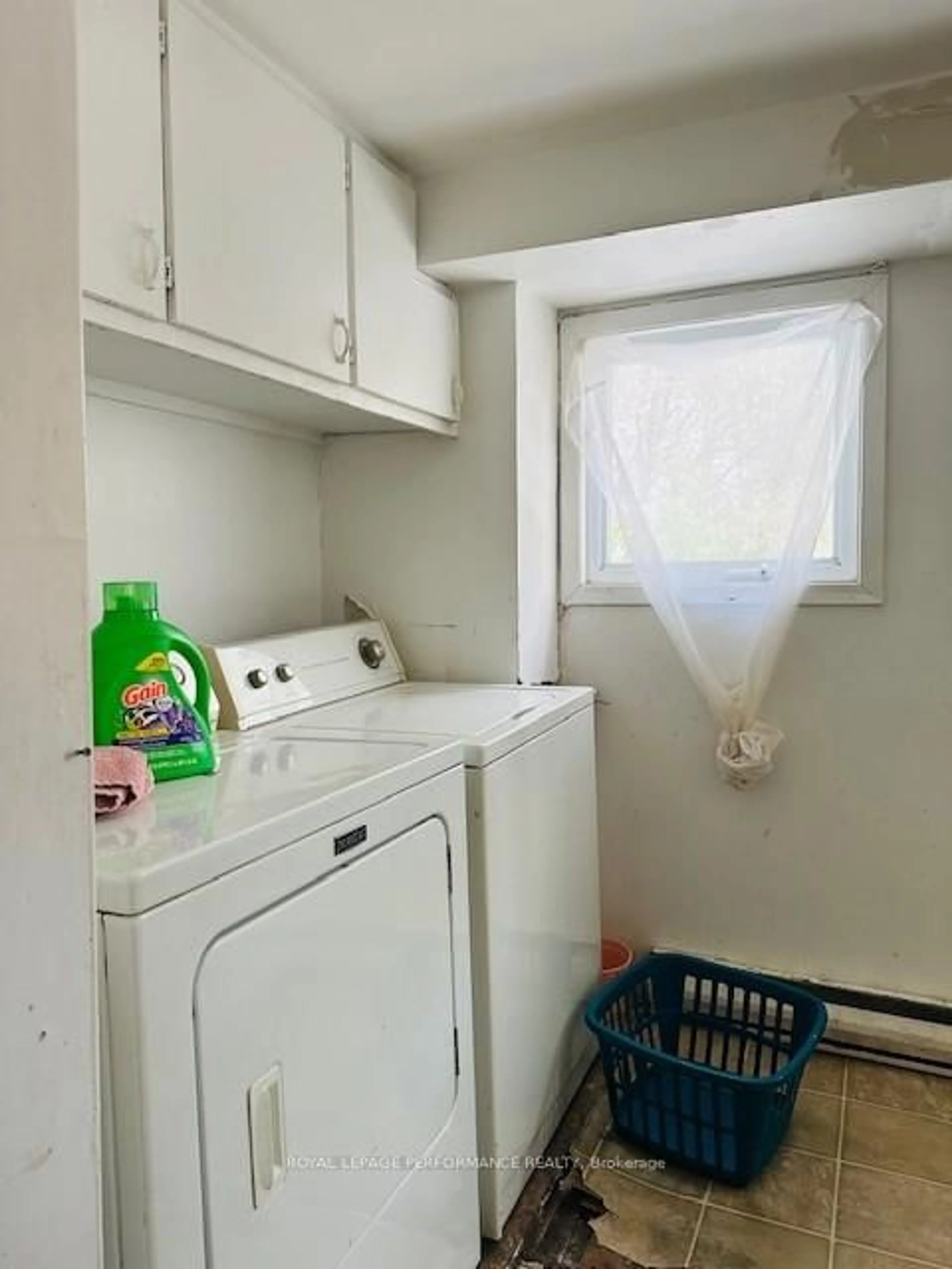 Laundry room for 609 Regent St, Hawkesbury Ontario K6A 1G2