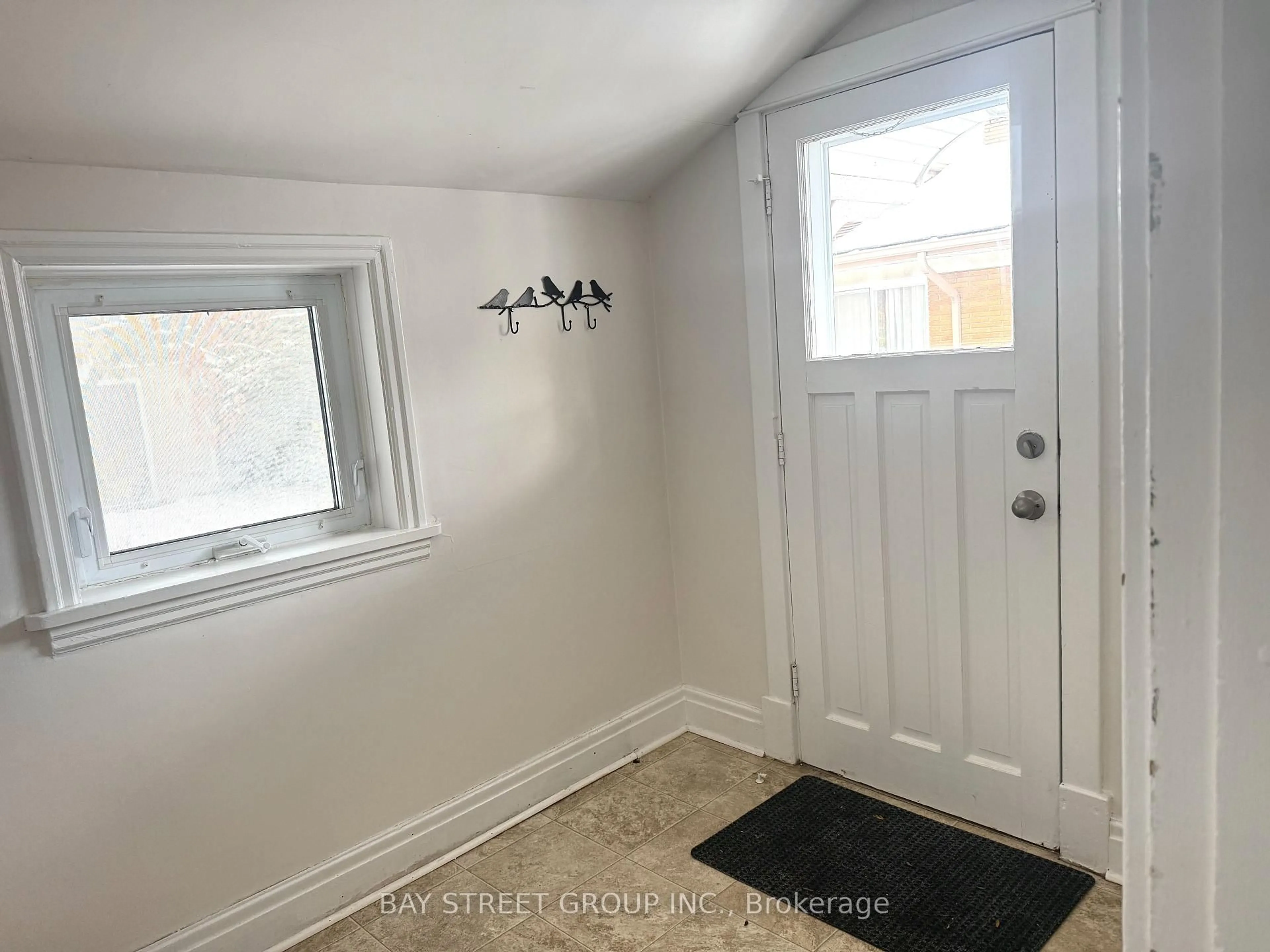 Indoor entryway for 371 Carlton St, St. Catharines Ontario L2M 4W7