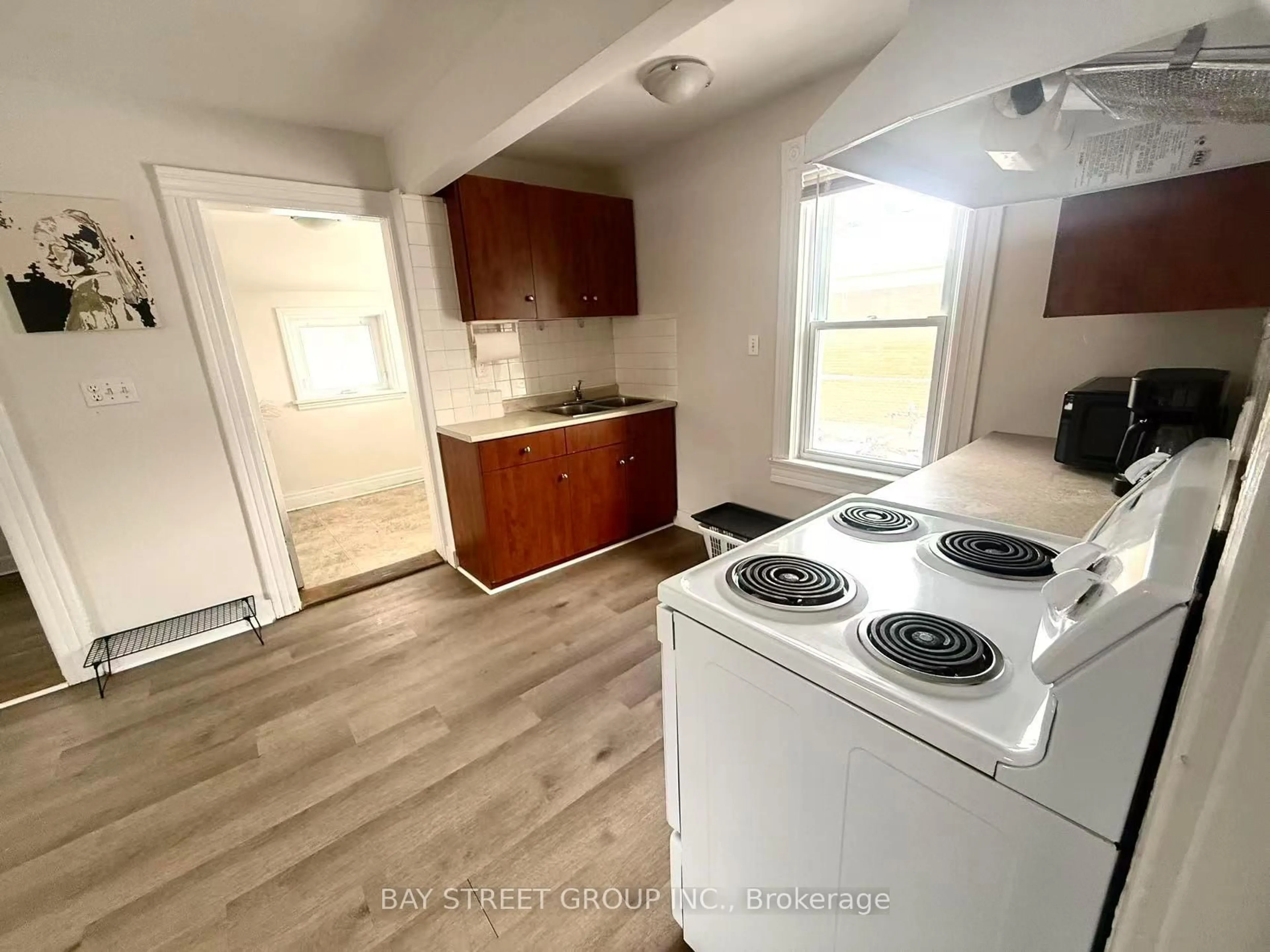 Unknown for 371 Carlton St, St. Catharines Ontario L2M 4W7