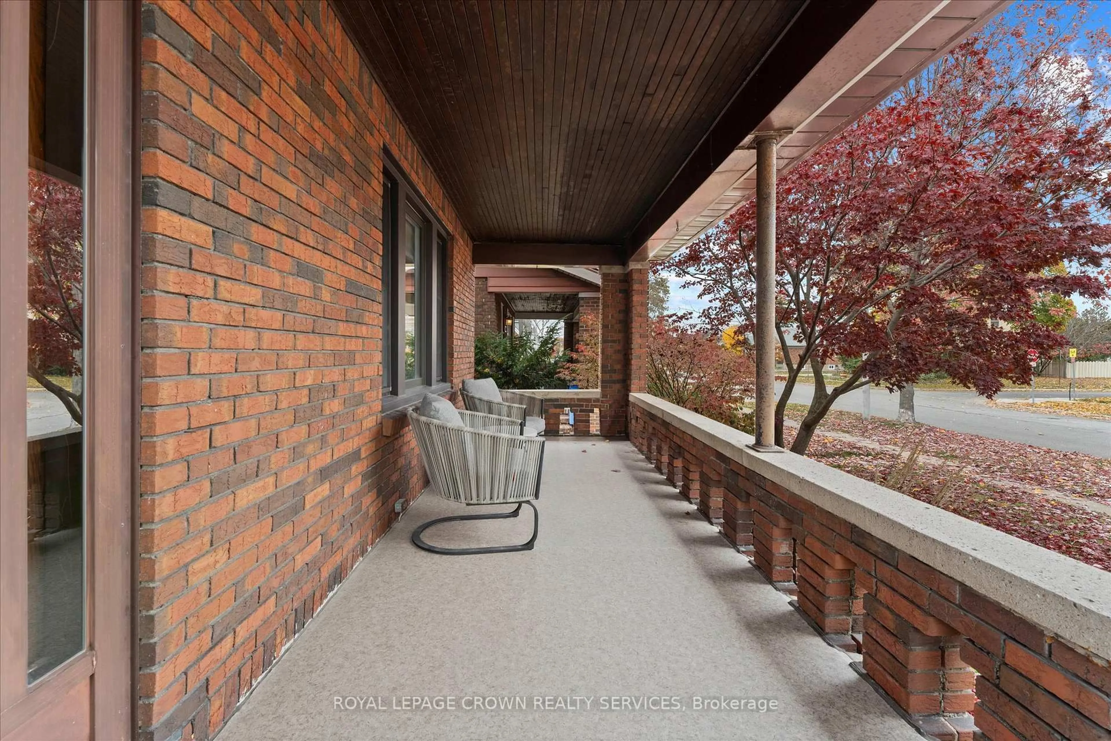 Patio, street for 2209 Lincoln Rd, Windsor Ontario N8W 2R3