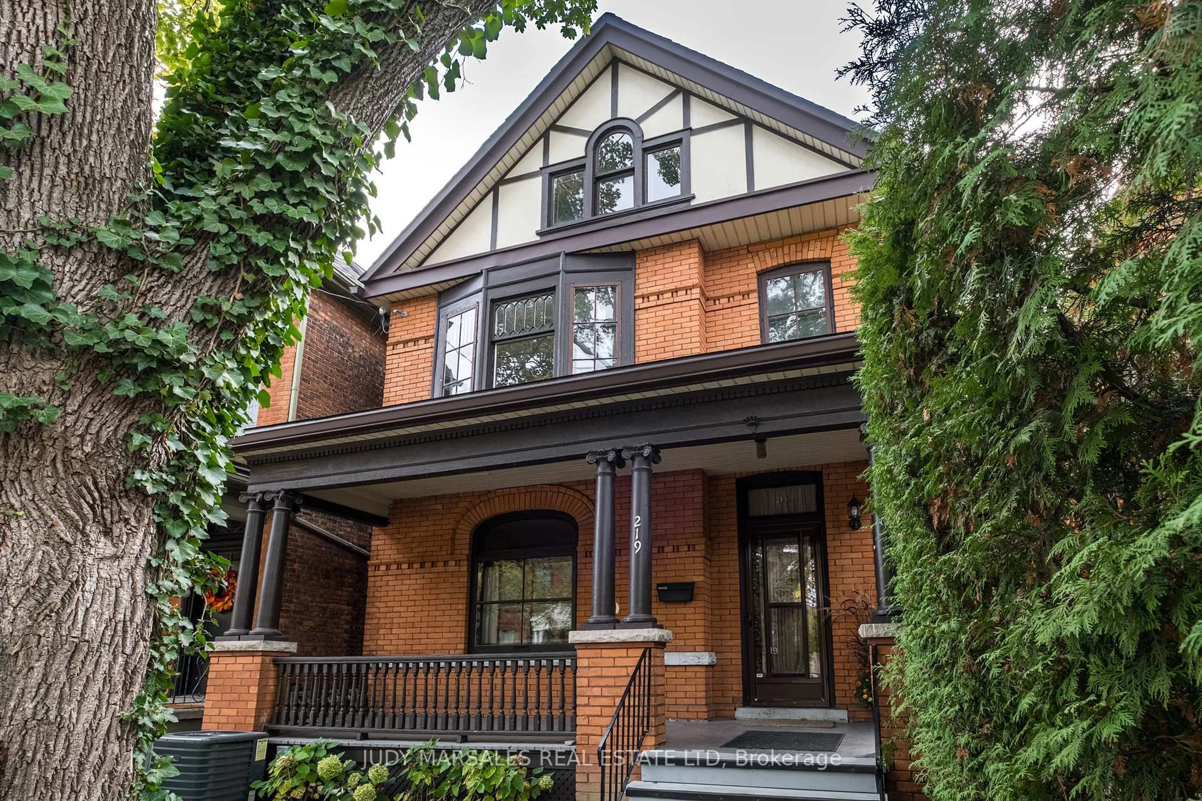 Home with brick exterior material, street for 219 Charlton Ave, Hamilton Ontario L8P 2E3