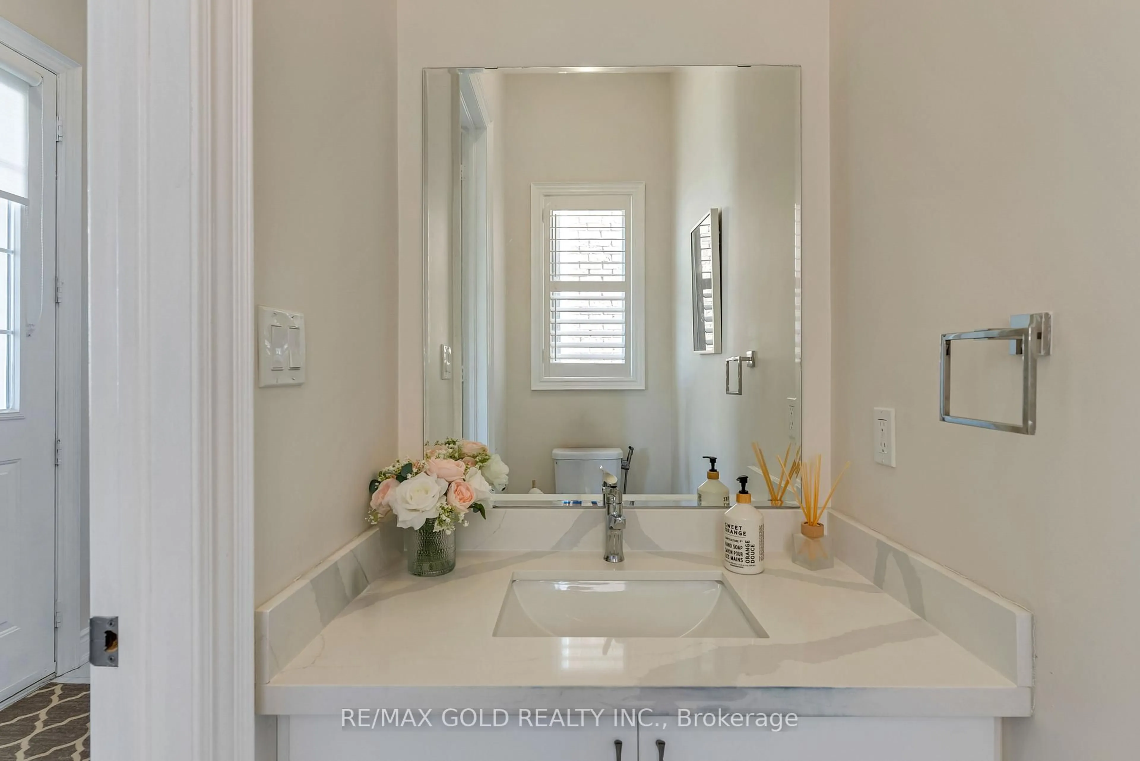 Contemporary bathroom, ceramic/tile floor for 66 Granite Ridge Tr, Hamilton Ontario L8B 1Y5