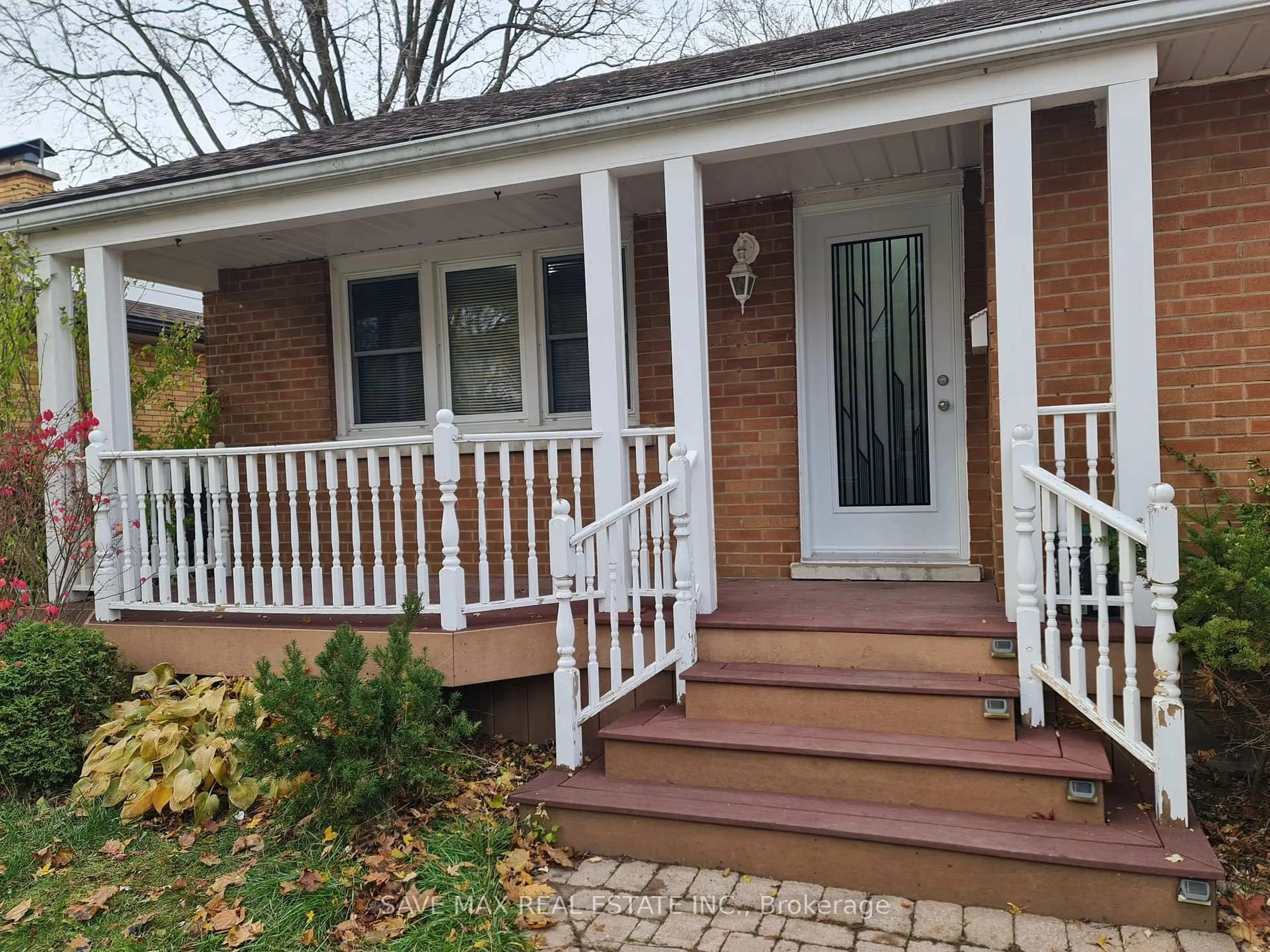 Home with vinyl exterior material, street for 214 CORNWALL St, Waterloo Ontario N2J 1H8