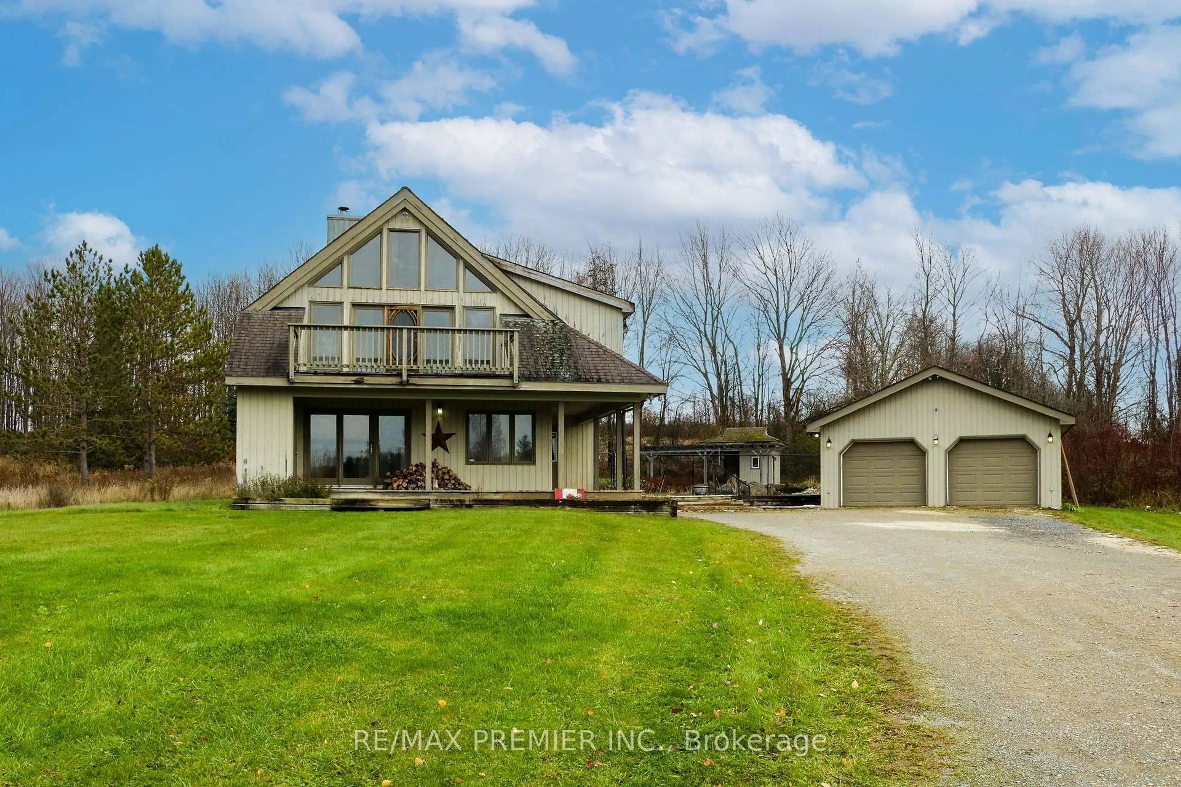 A pic from outside/outdoor area/front of a property/back of a property/a pic from drone, water/lake/river/ocean view for 196 Summit View Crt, Blue Mountains Ontario N0H 1J0