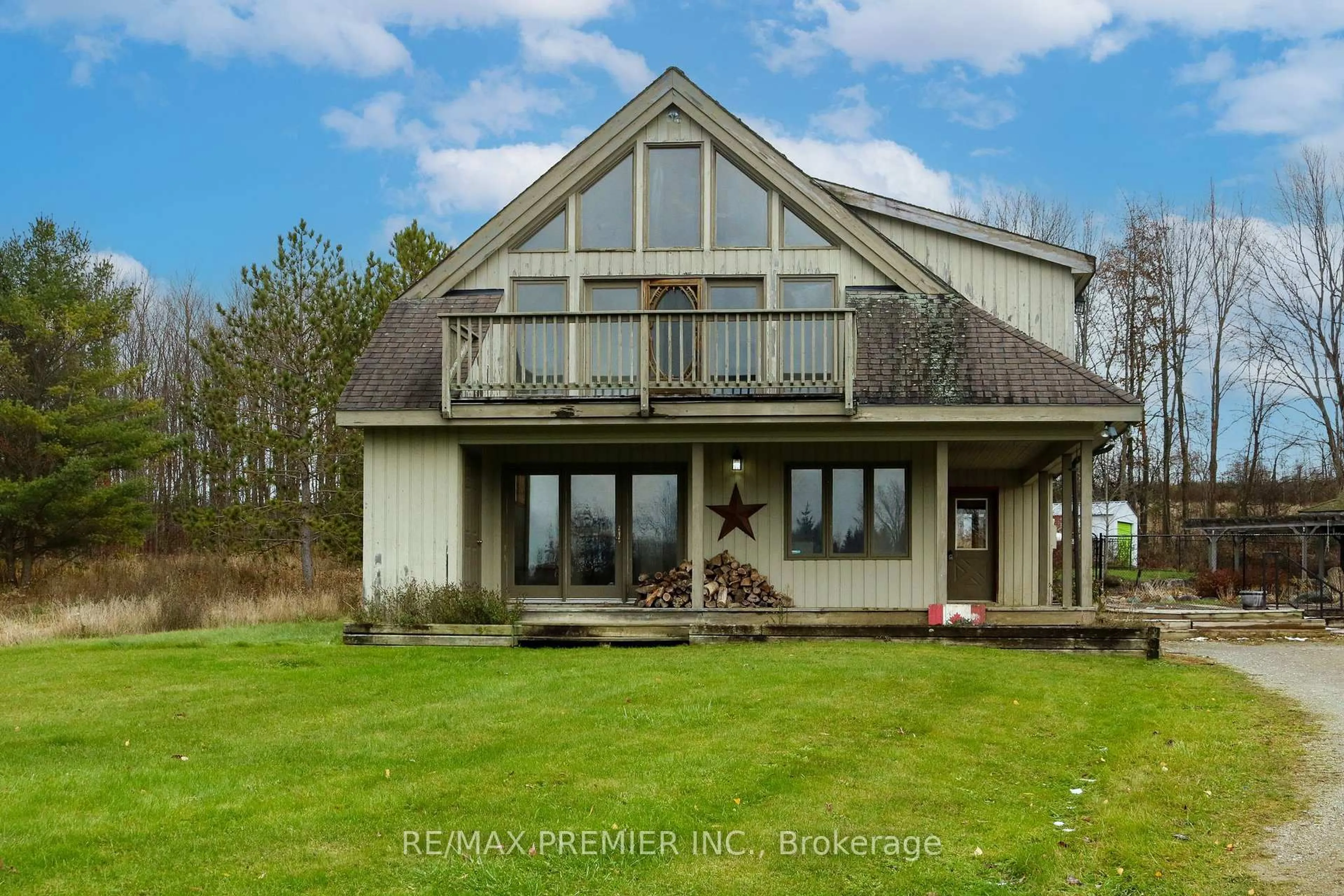 A pic from outside/outdoor area/front of a property/back of a property/a pic from drone, water/lake/river/ocean view for 196 Summit View Crt, Blue Mountains Ontario N0H 1J0
