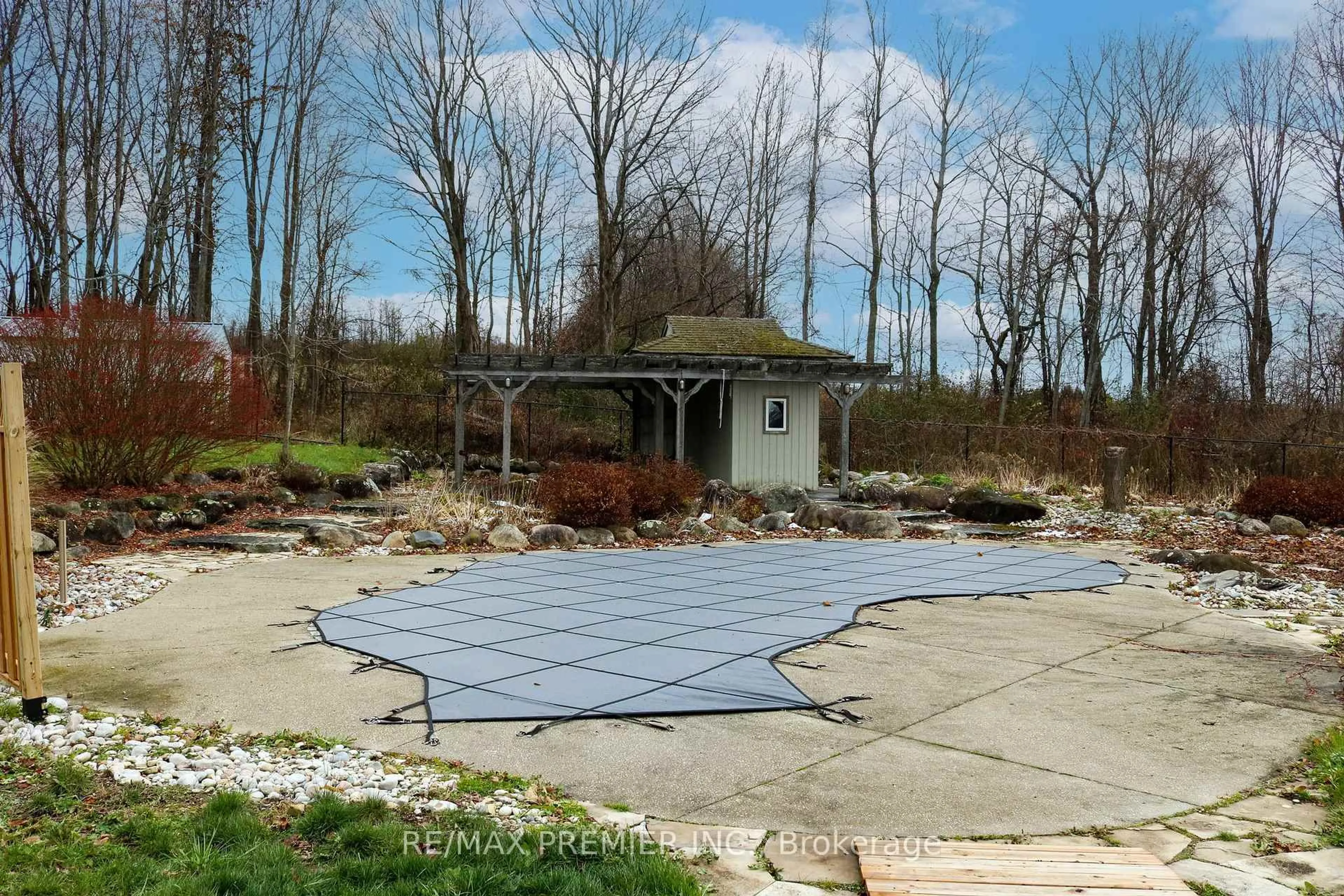 Patio, water/lake/river/ocean view for 196 Summit View Crt, Blue Mountains Ontario N0H 1J0