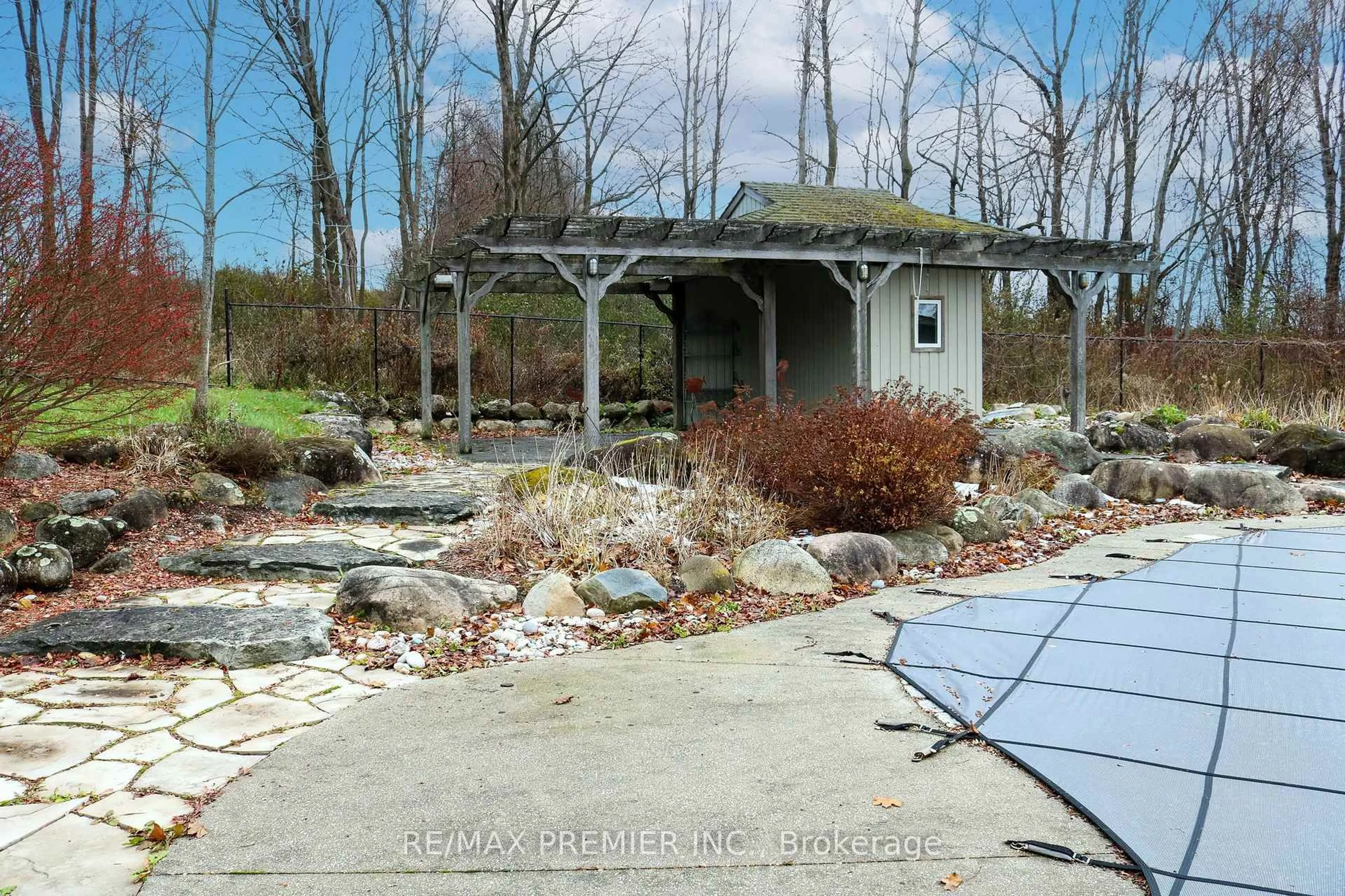 Patio, water/lake/river/ocean view for 196 Summit View Crt, Blue Mountains Ontario N0H 1J0