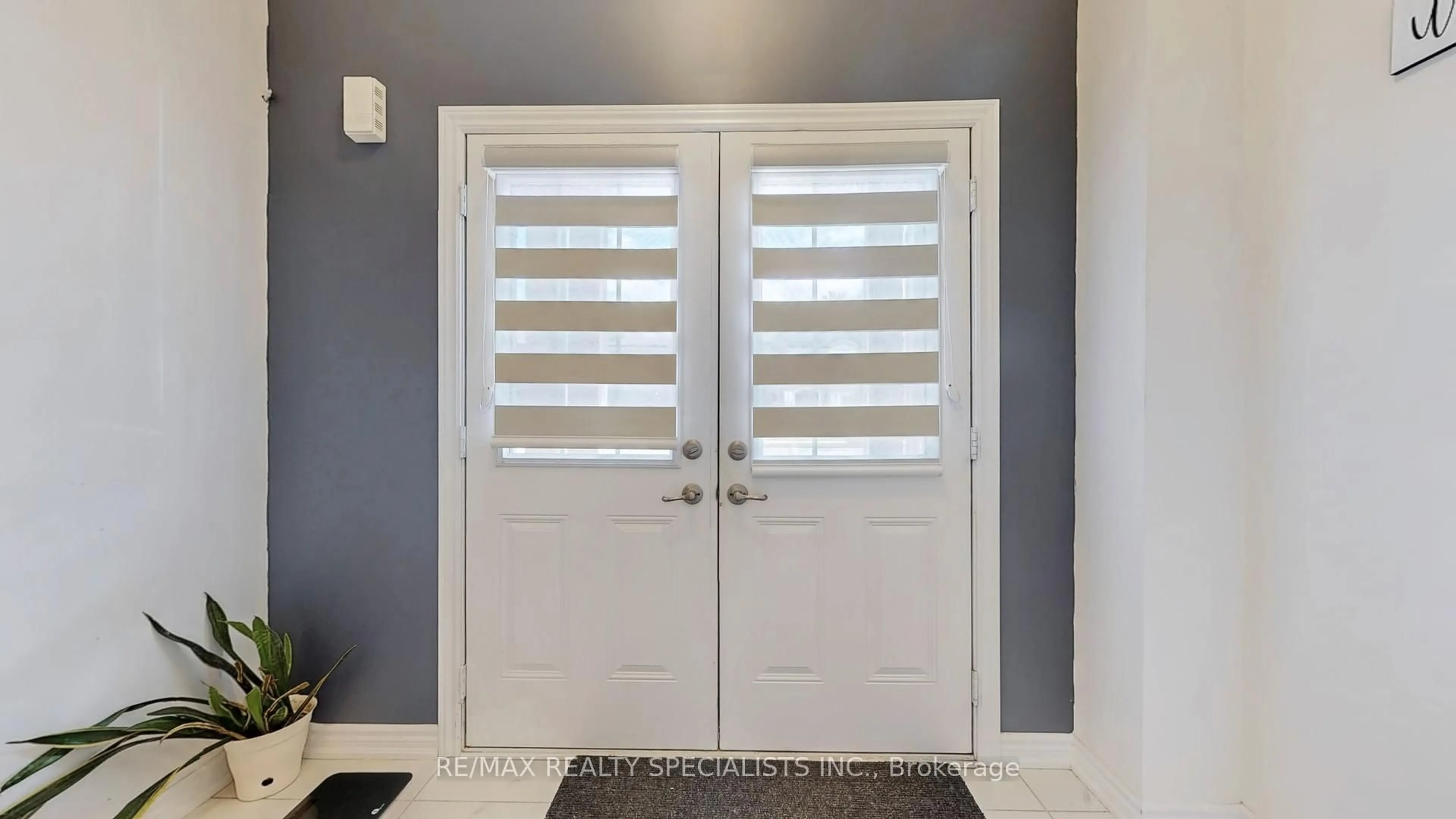 Indoor entryway for 44 Stauffer Rd, Brantford Ontario N3V 0B3