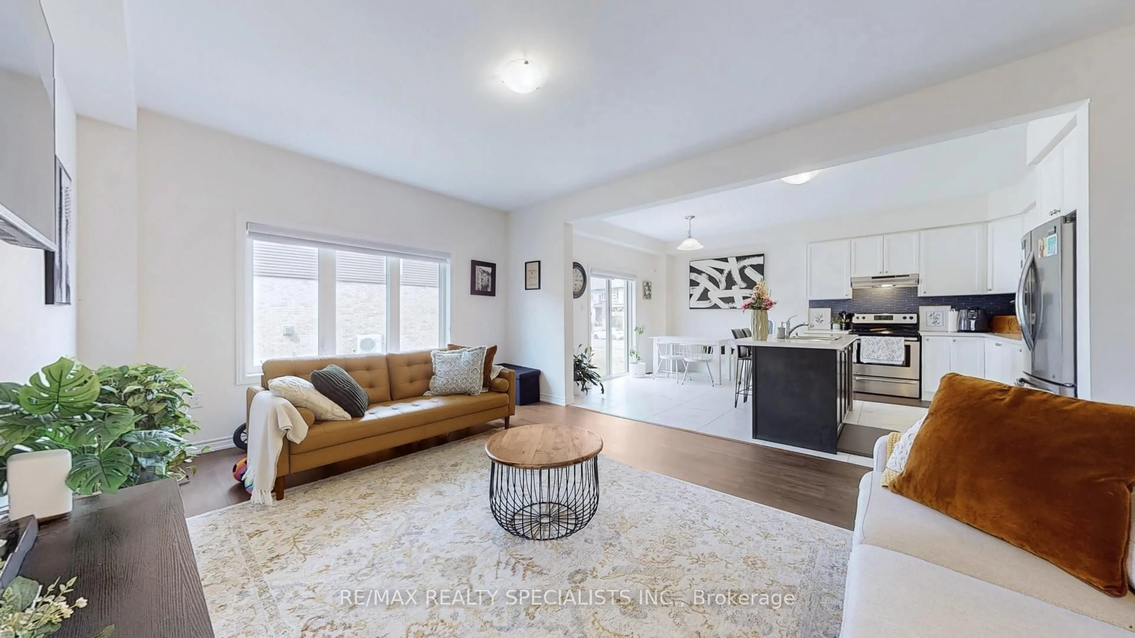 Living room with furniture, unknown for 44 Stauffer Rd, Brantford Ontario N3V 0B3