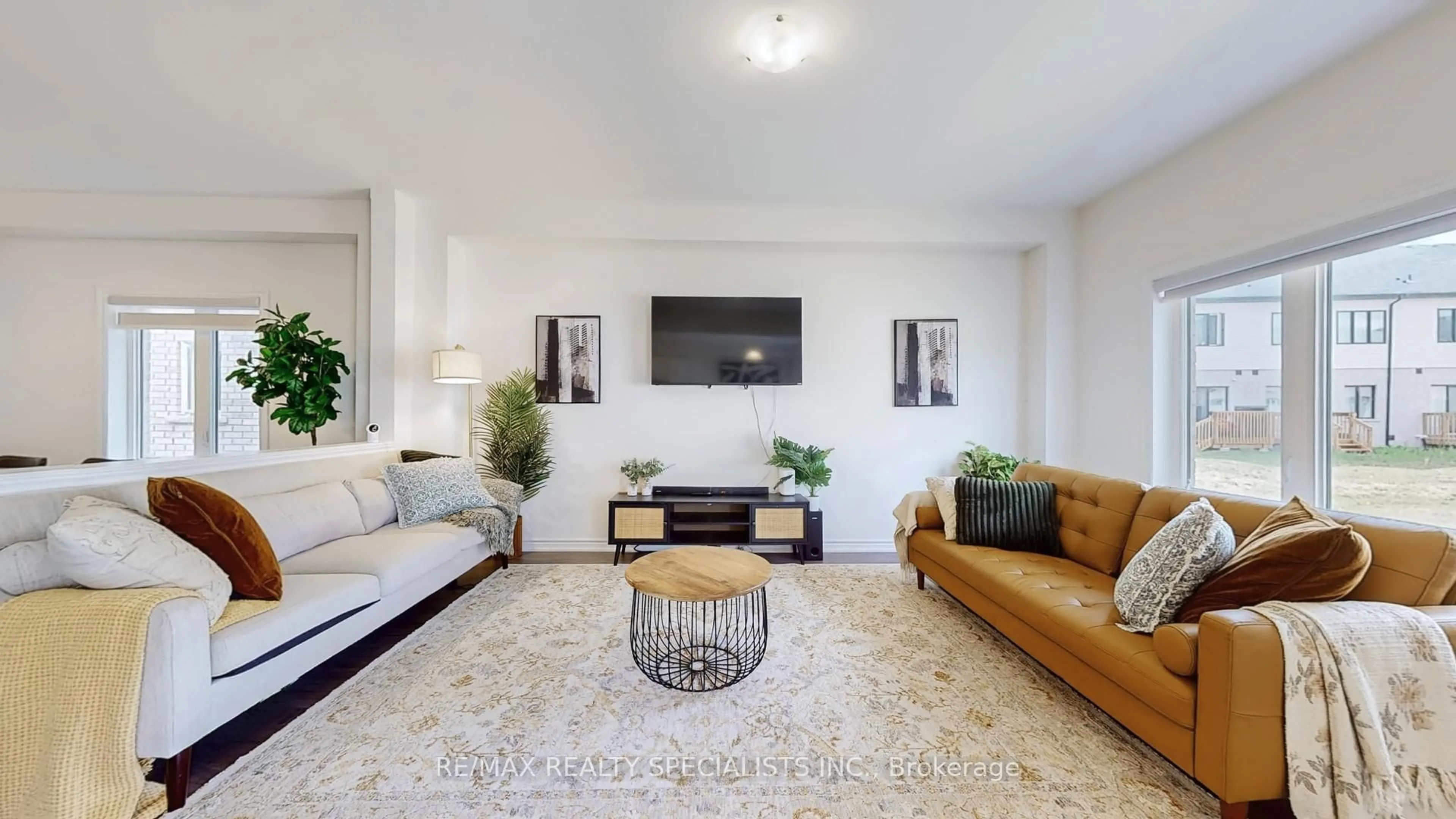 Living room with furniture, unknown for 44 Stauffer Rd, Brantford Ontario N3V 0B3