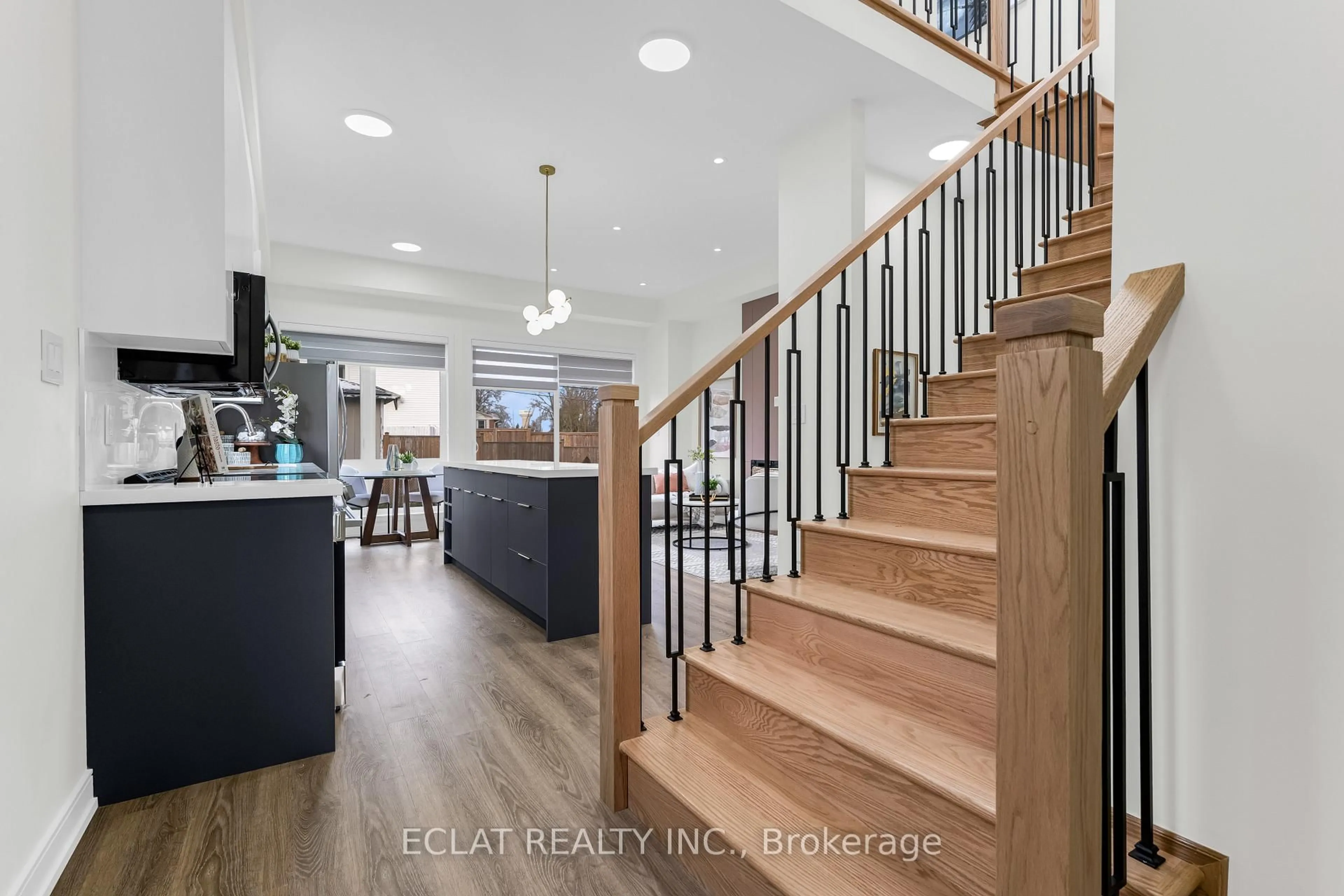 Indoor entryway for 154 Mill St, West Lincoln Ontario L0R 2A0