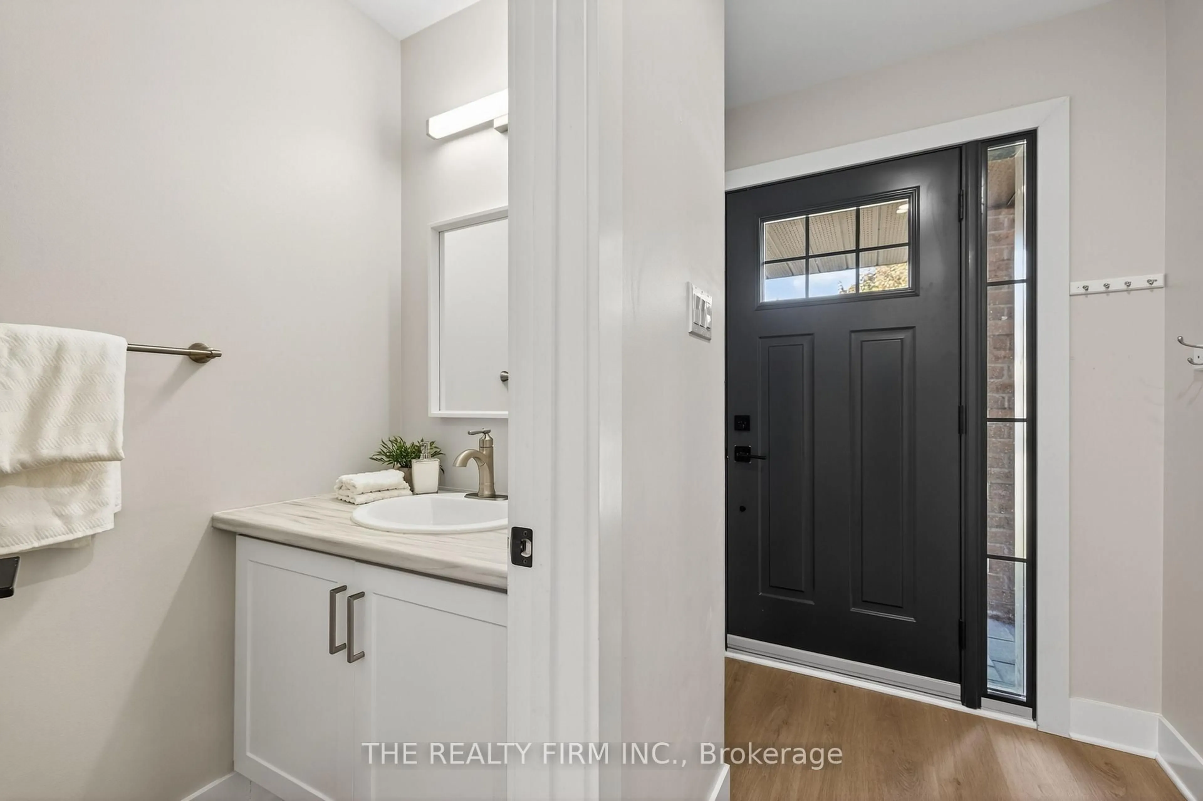 Indoor entryway for 107 Cheswick Circ, London South Ontario N6E 3L2