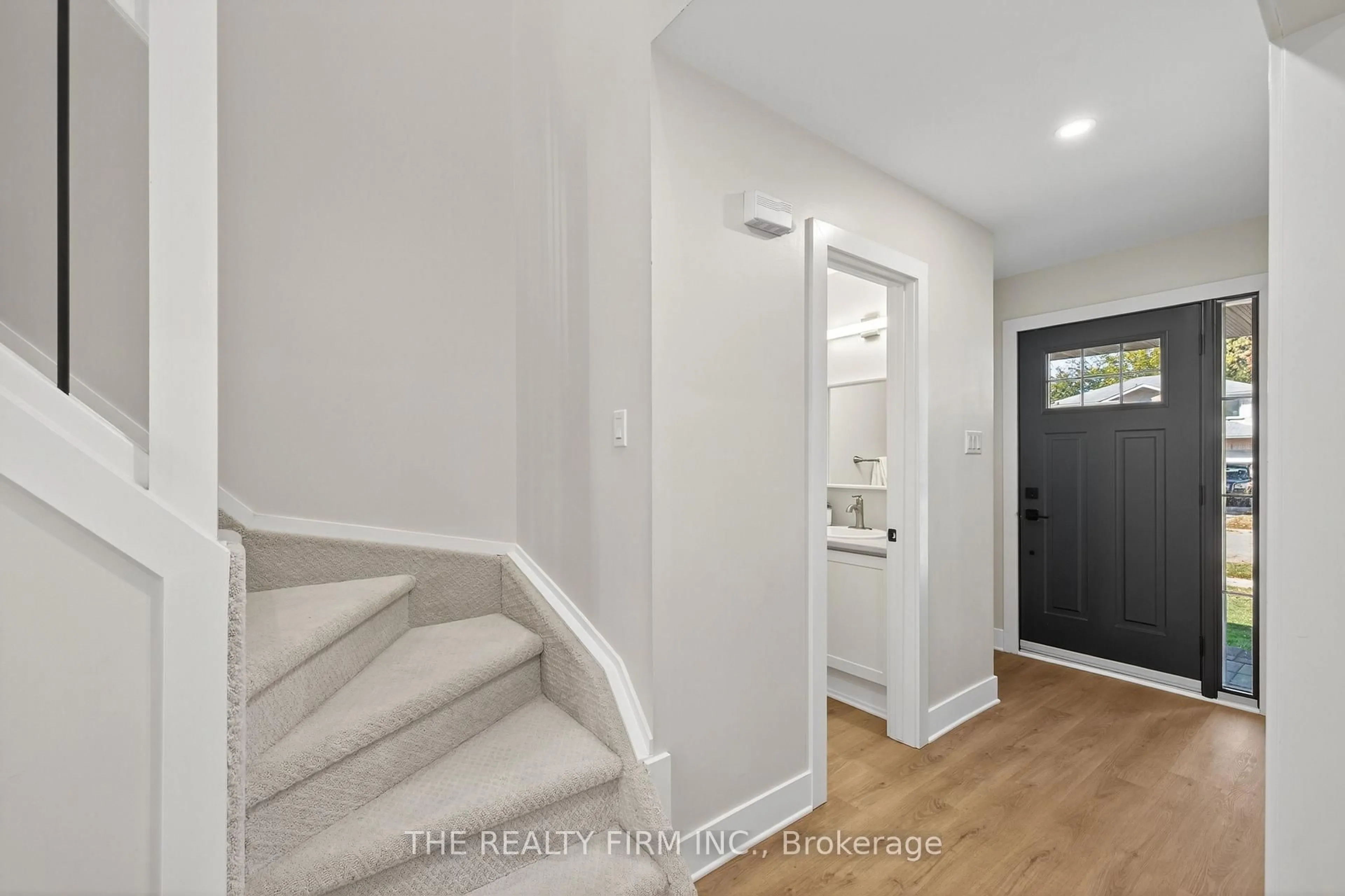 Indoor entryway for 107 Cheswick Circ, London South Ontario N6E 3L2