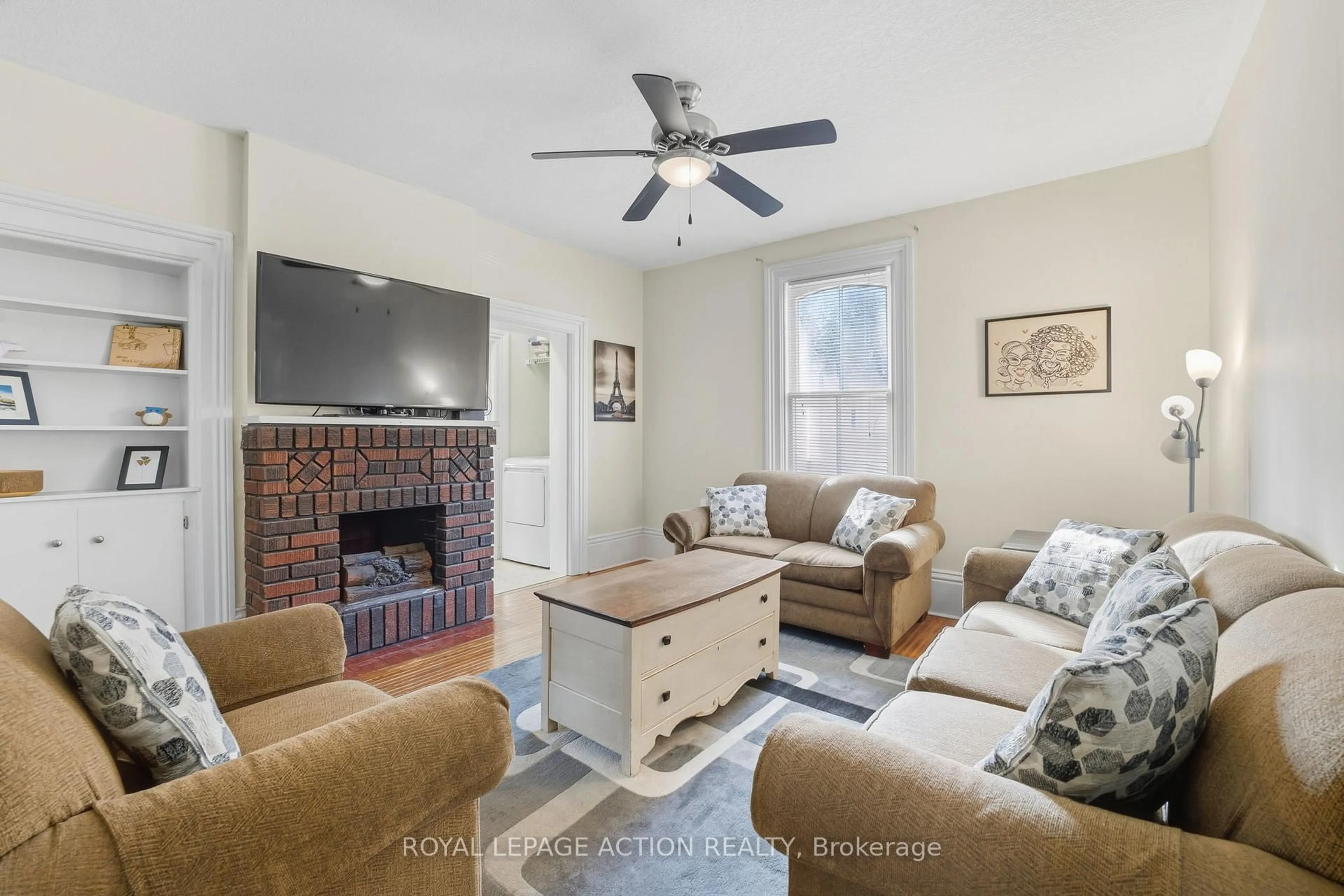 Living room with furniture, unknown for 117 Murray St, Brantford Ontario N3S 5P5