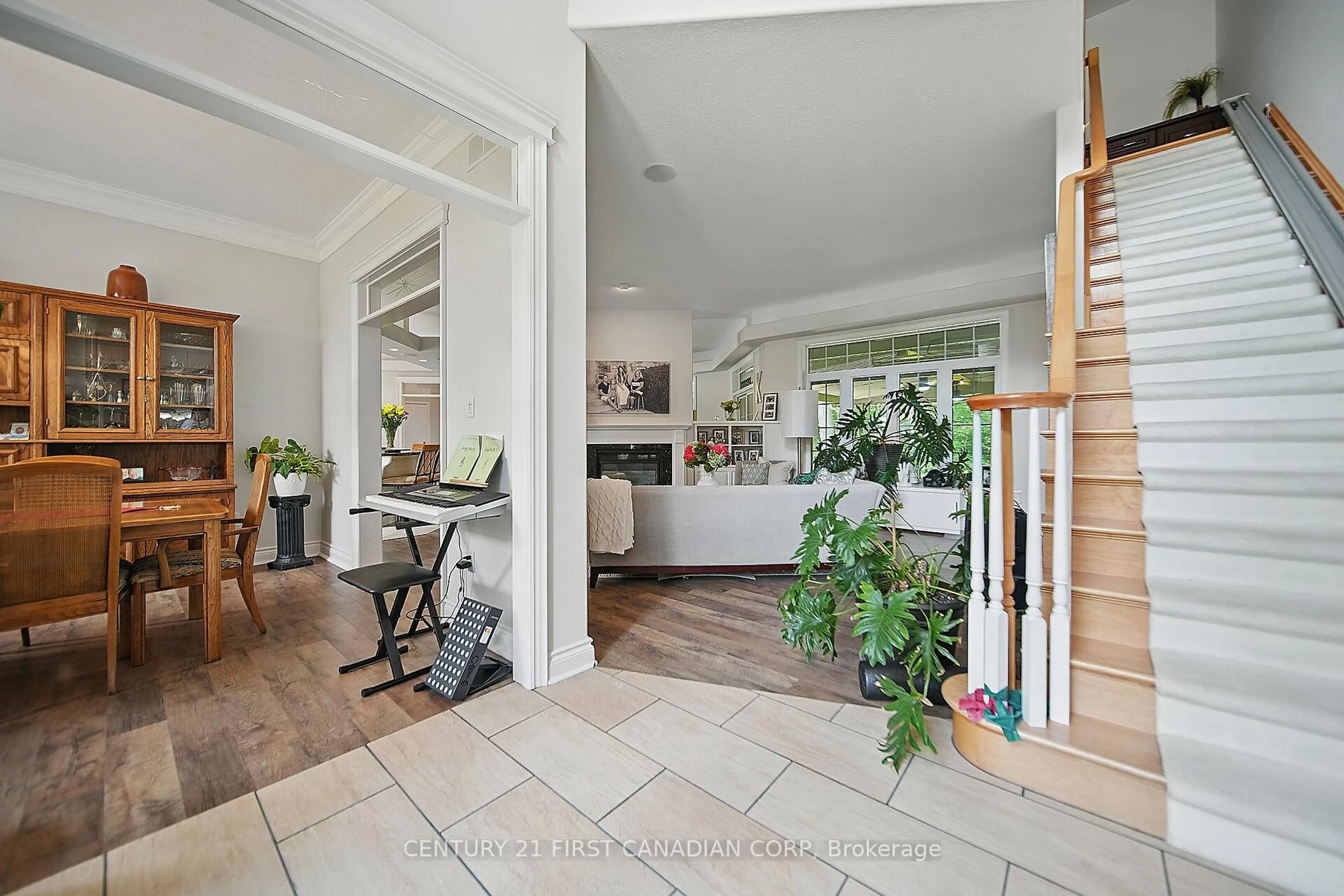 Indoor entryway for 42580 Roberts Line, Central Elgin Ontario N0L 2L0