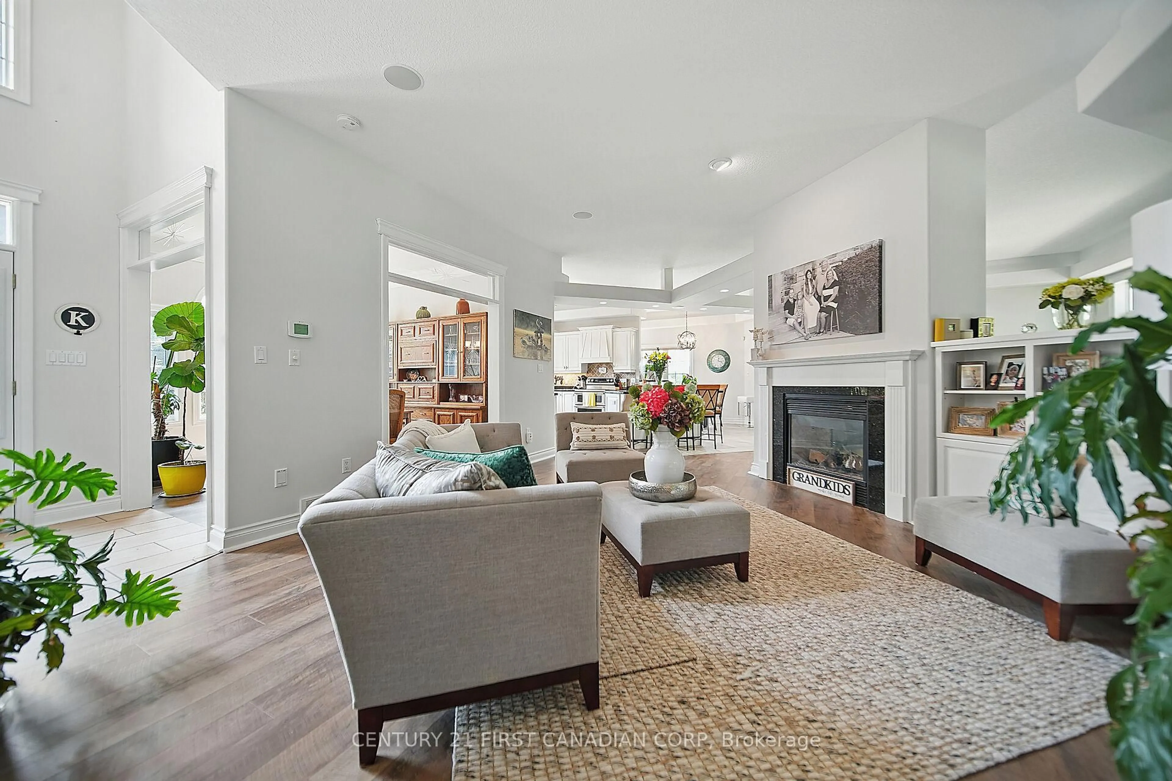 Living room with furniture, unknown for 42580 Roberts Line, Central Elgin Ontario N0L 2L0