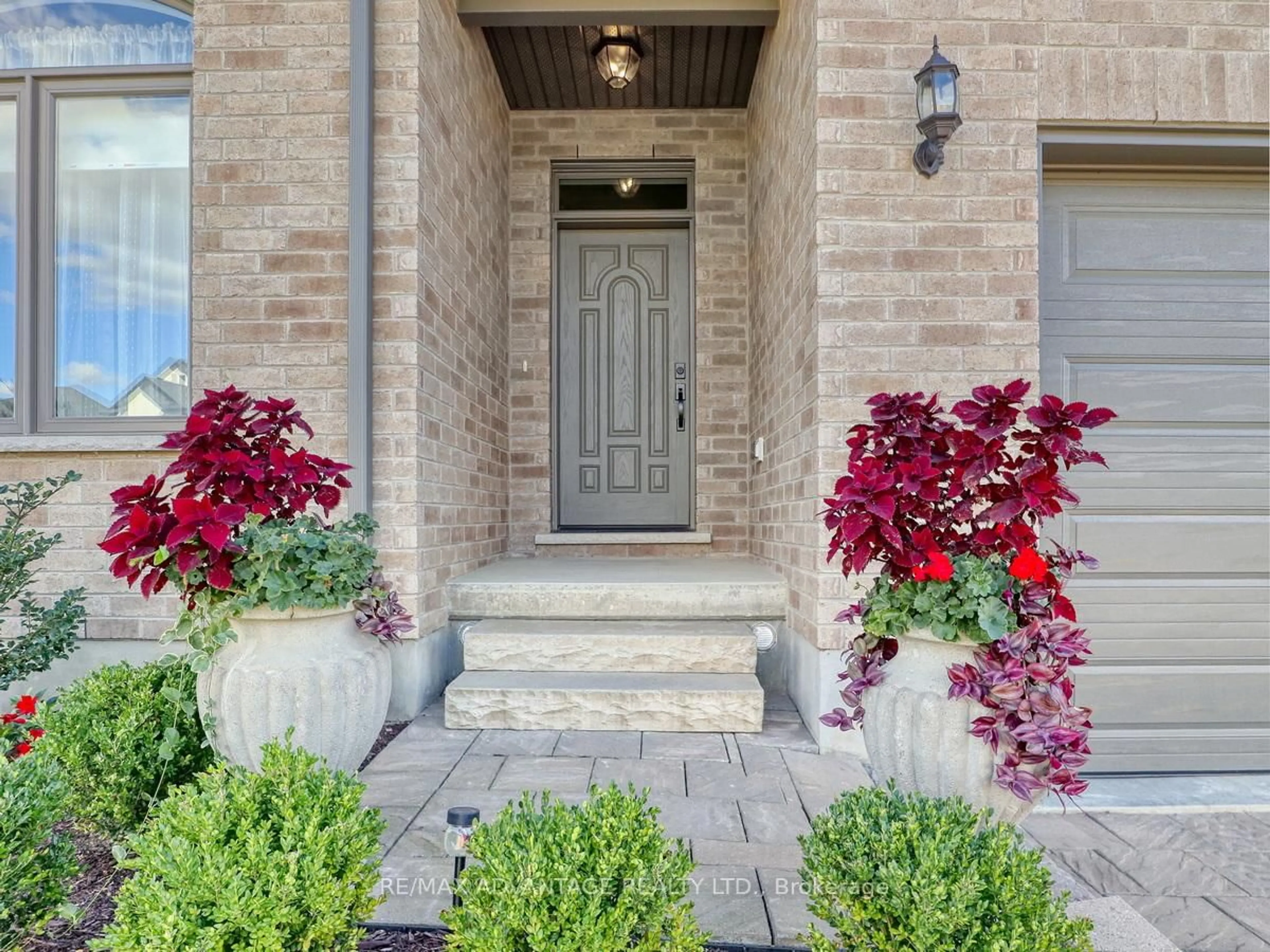 Indoor entryway for 1891 Trailsway Dr, London South Ontario N6K 0K7