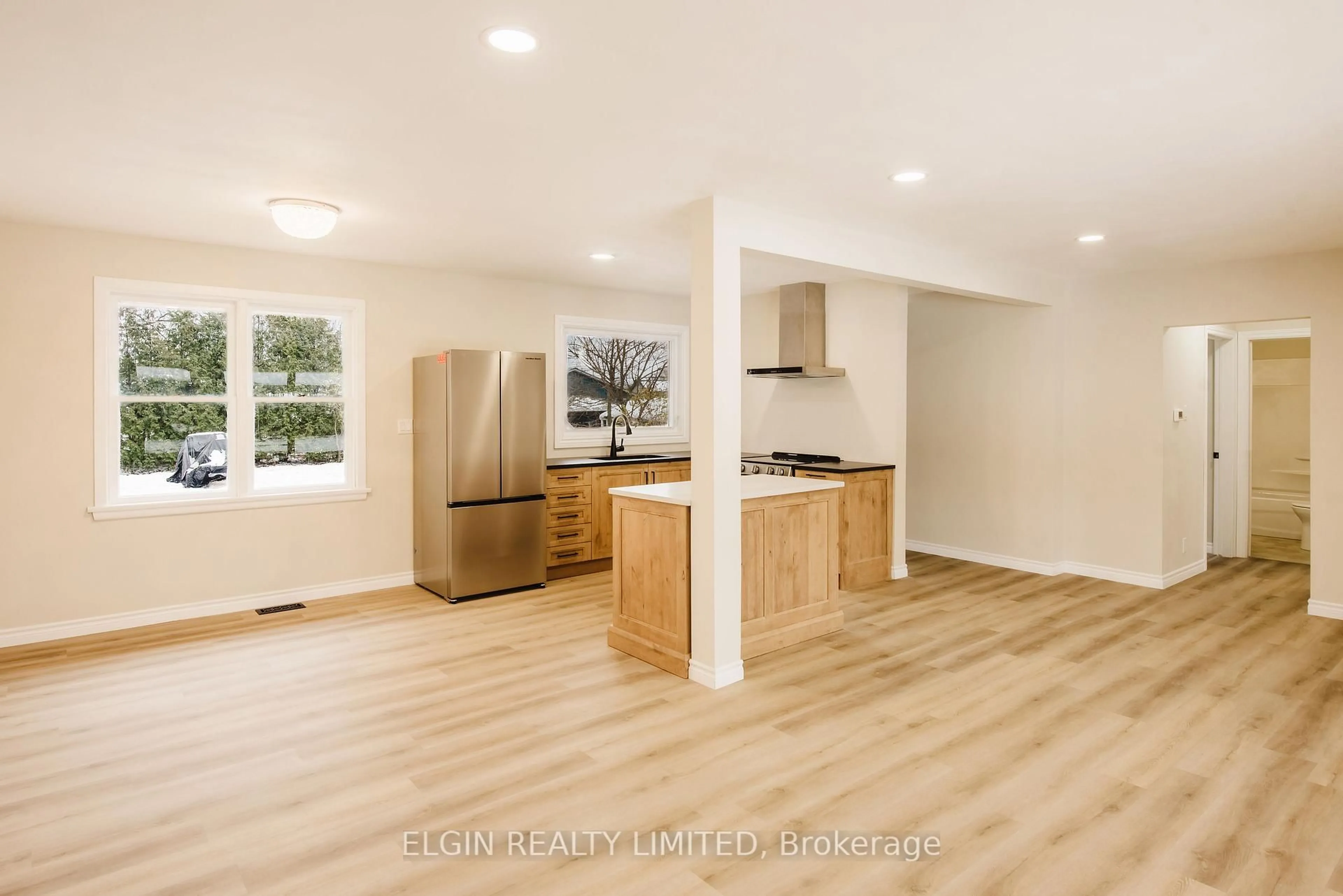 Open concept kitchen, wood/laminate floor for 253 Alma St, St. Thomas Ontario N5P 3B9