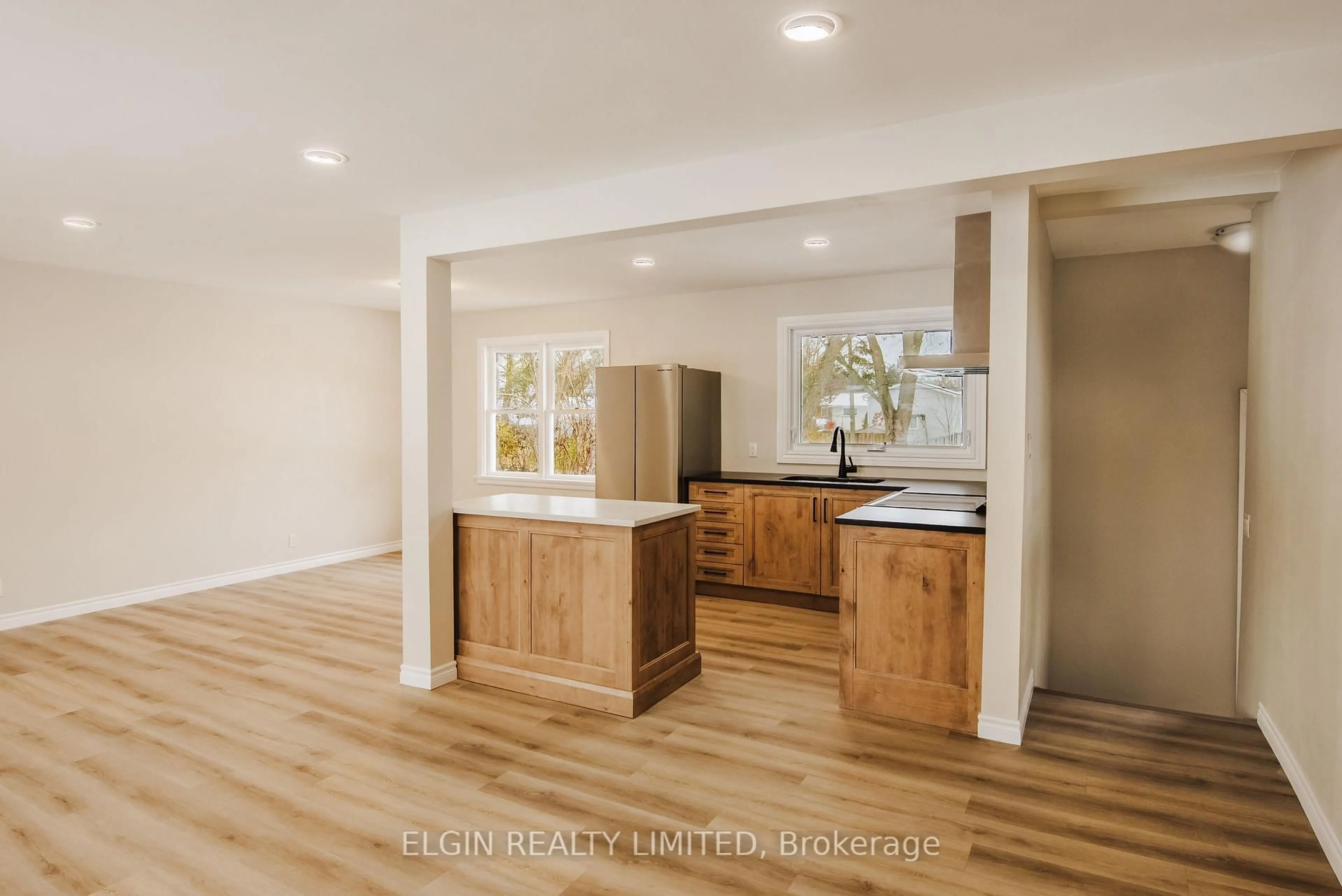 Open concept kitchen, unknown for 253 Alma St, St. Thomas Ontario N5P 3B9